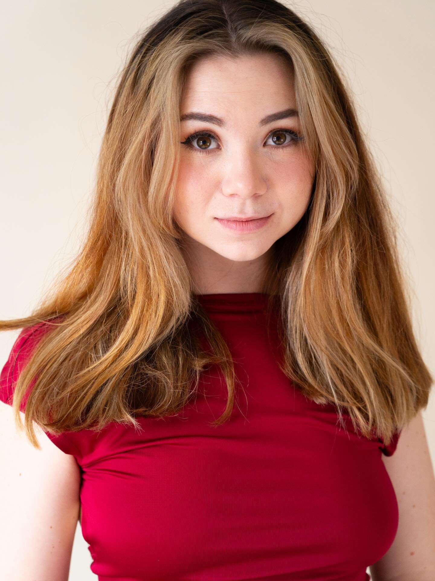 ✨Life of a Showgirl✨
.
.
.
Time for an update! 
For those new here, hi I&rsquo;m Rhys! I&rsquo;m an actor/singer dancer located primarily in VA (for now👀)! 
I&rsquo;m also a dance educator! Teaching Jazz, Hip-Hop, Broadway style, and many more! 
Che