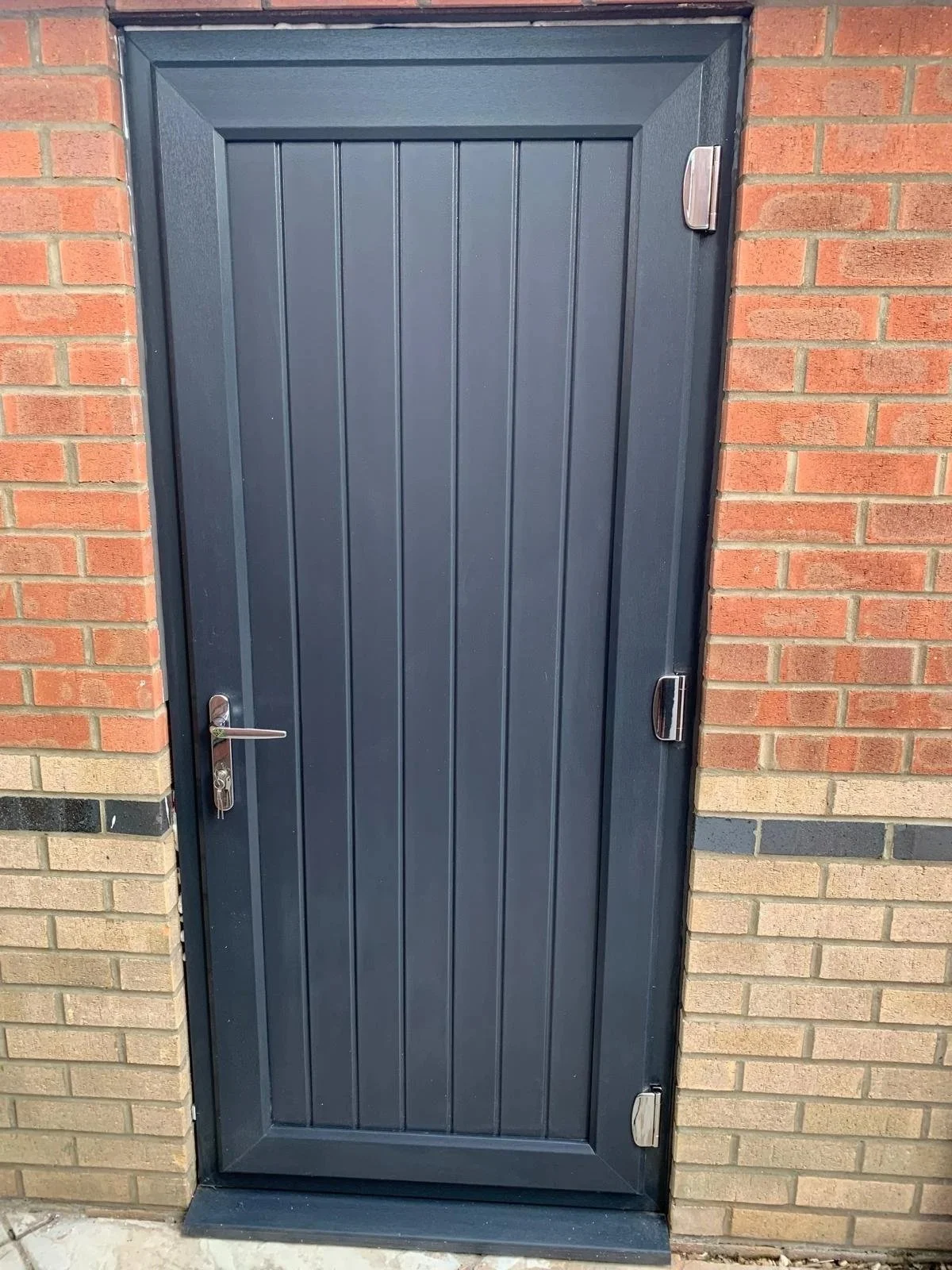 COMPLETE - EXTERIOR GARAGE DOOR