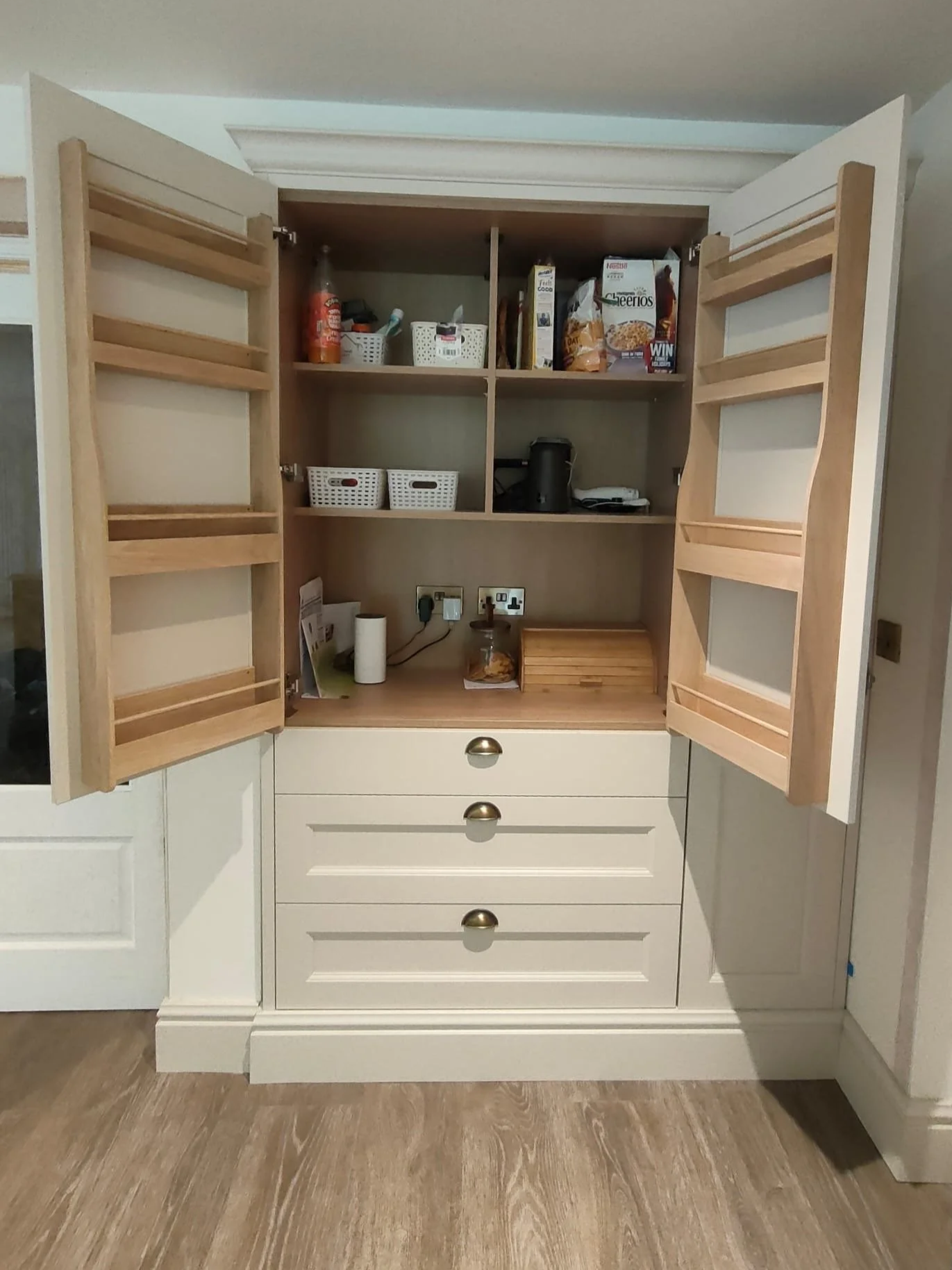 COMPLETE - PANTRY