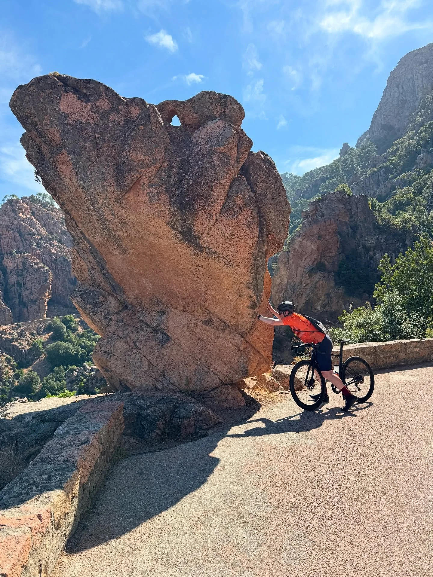 When the climbs in Corsica aren&rsquo;t challenging enough&hellip; Tim adds a boulder push 
&bull;
&bull;
&bull;
#bikenoweurope #Corsica #cyclinglife #corse