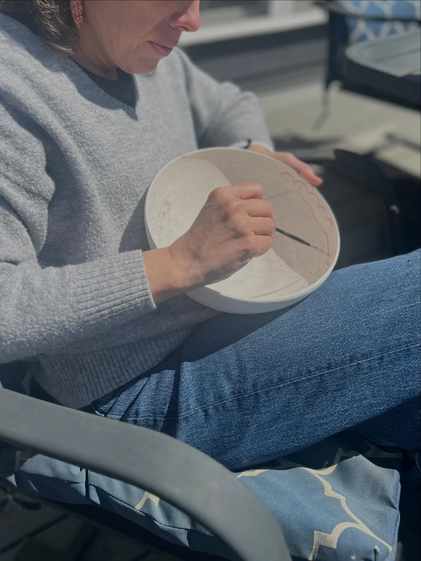 We usually go somewhere for Springbreak but didn't this year.  I'm thankful that the weather has been gorgeous and enough to do a little outdoor bowl painting.  I'm counting this as day 44/100 cause I need a mental break.  The lines on the bowl will 