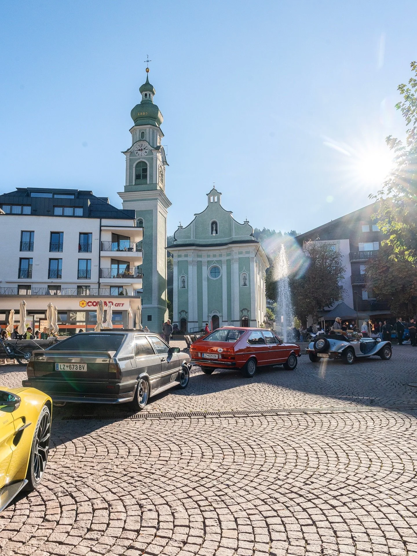 Classic elegance meets mountain charm.✨ 

The 13th Drei Zinnen Oldtimer Rallye brought timeless cars to the heart of Toblach &mdash; where history, passion, and beauty come together. 🚗⛰️

 #DreiZinnenRallye #ClassicCars #SouthTyrol