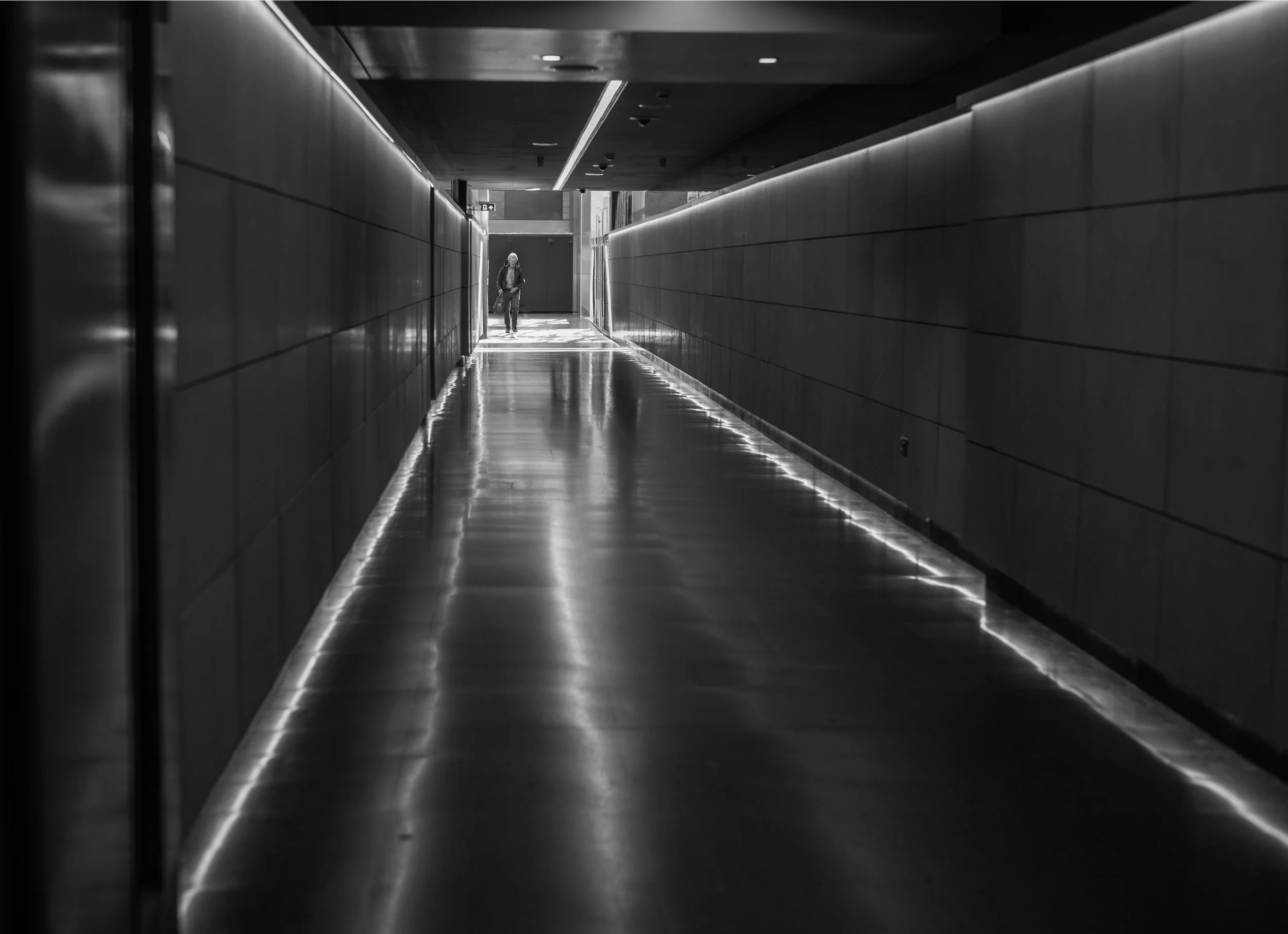 M10R2769edbw.jpg