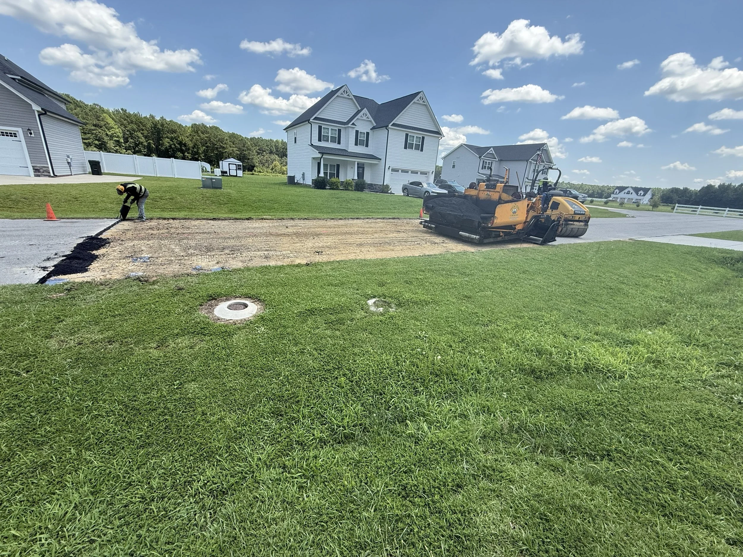 ASPHALT PAVER. paving triangle and eastern nc