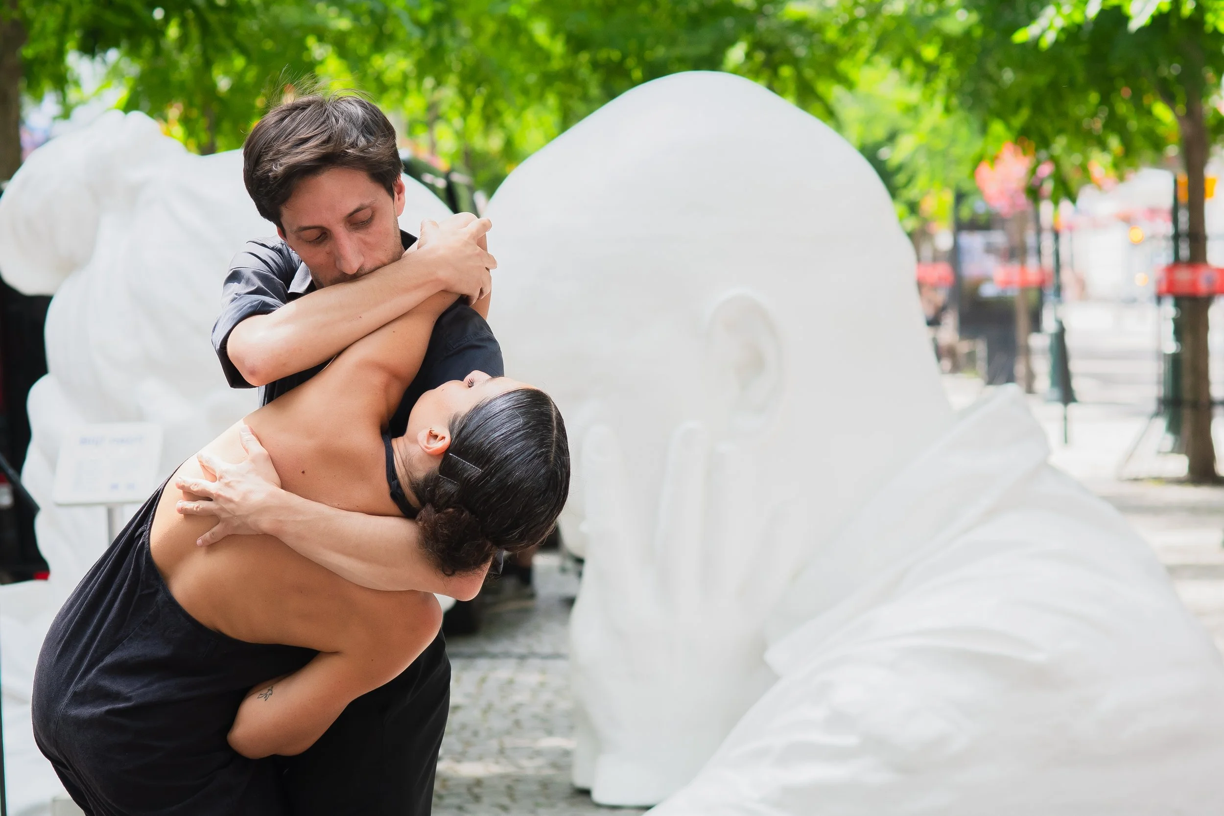 Patrizio Bucci and Marika Meoli performing The Embrace outdoors.