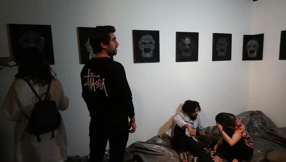 ALGUNXS DE ELLXS LLORAN - Exhibición