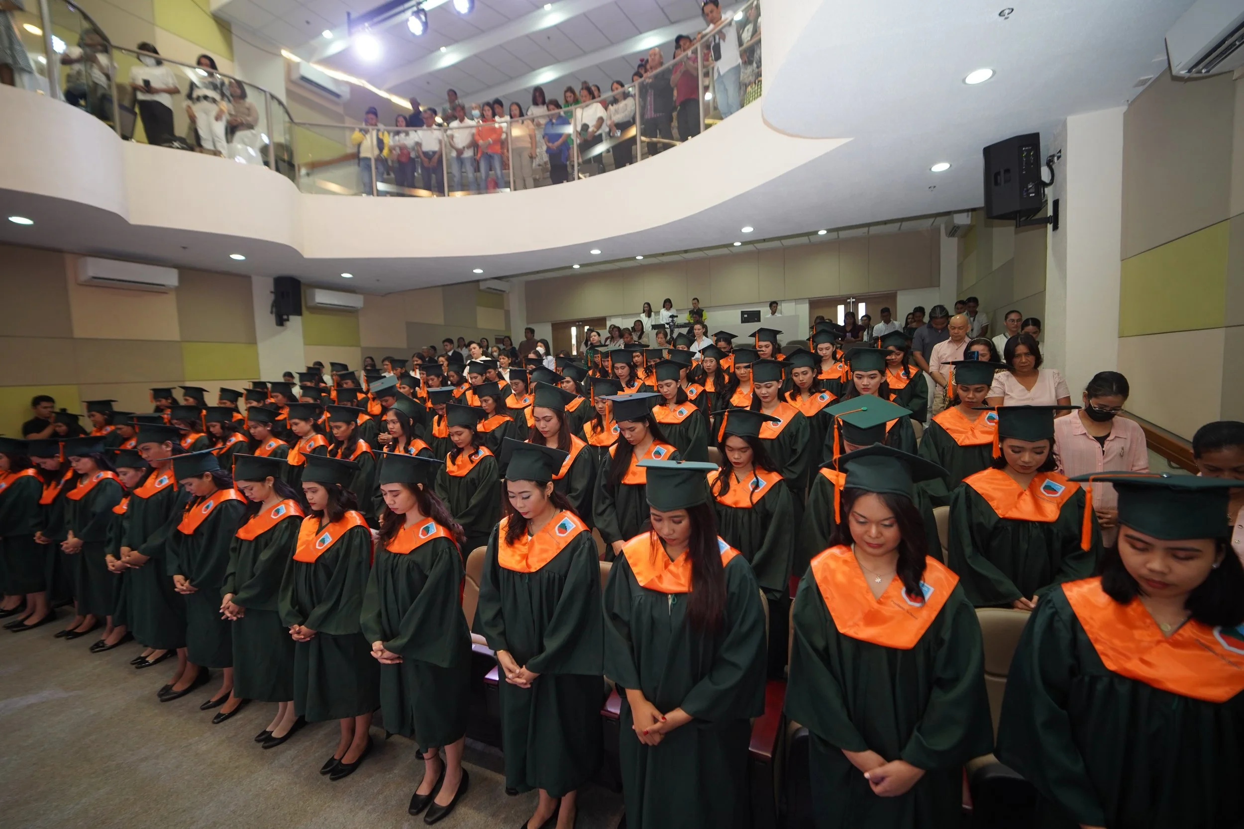 Graduation (Group).JPG