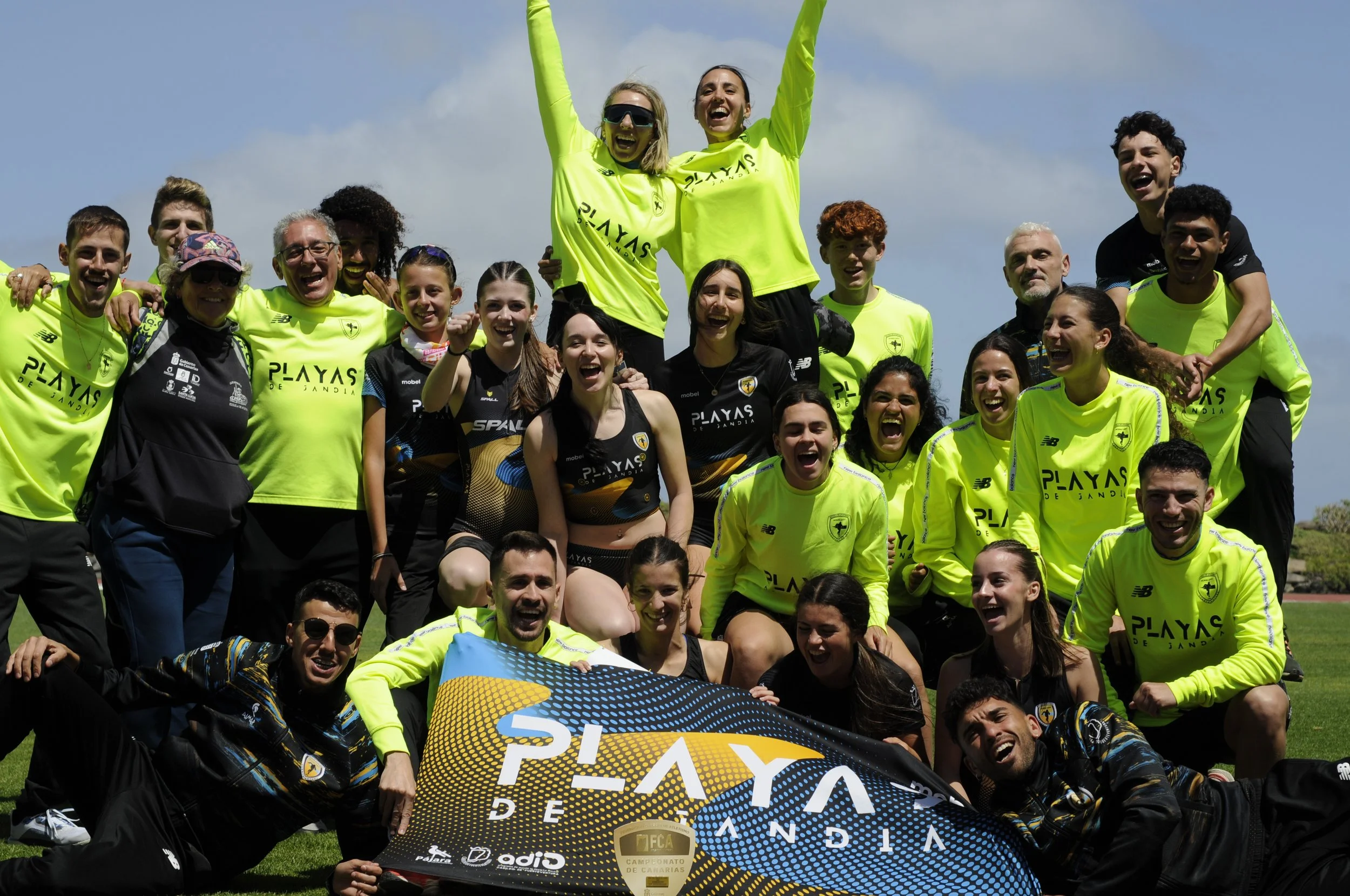 Histórico doblete en la Liga Canaria: El equipo masculino toca la gloria y las féminas conquistan el podio
