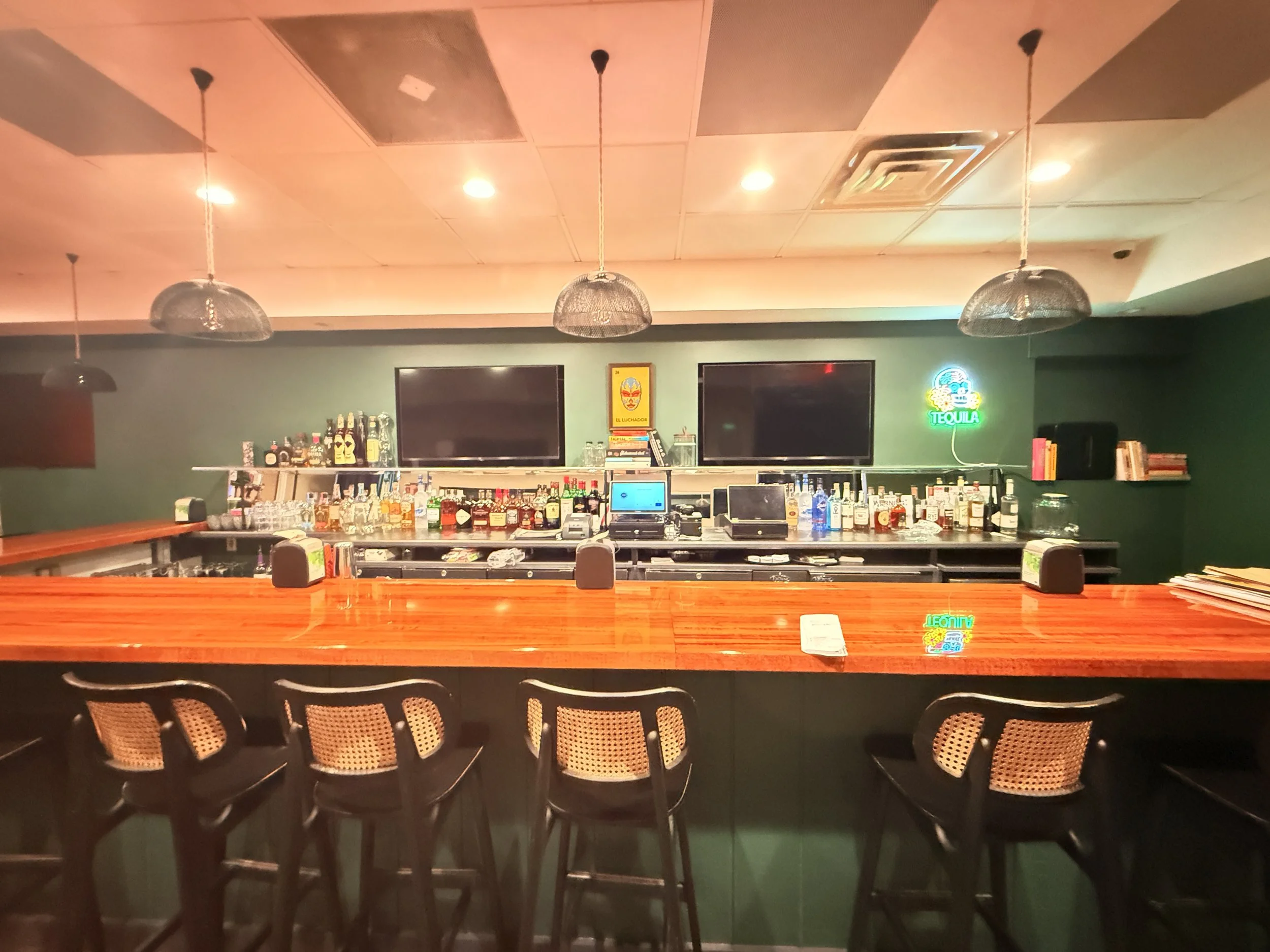 Barconah at Taconah Cantina is a neighborhood cocktail bar in Goldens Bridge, NY, featuring handcrafted cocktails, premium tequila, draft beer, sports on big-screen TVs, live music, private event space, and the full Taconah Cantina menu.
