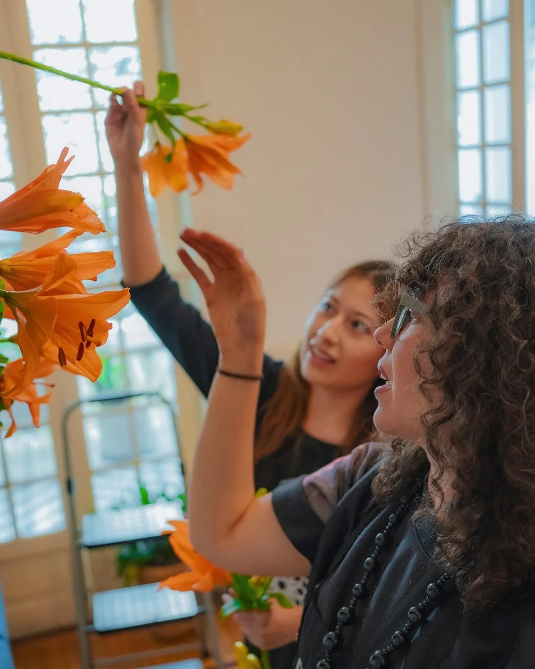 ✨ La magia sucede aqu&iacute;, en nuestro espacio creativo en CDMX 🌸

Nuestros alumnos no solo aprenden t&eacute;cnicas de dise&ntilde;o floral, tambi&eacute;n viven experiencias &uacute;nicas que despiertan su creatividad y pasi&oacute;n por las fl