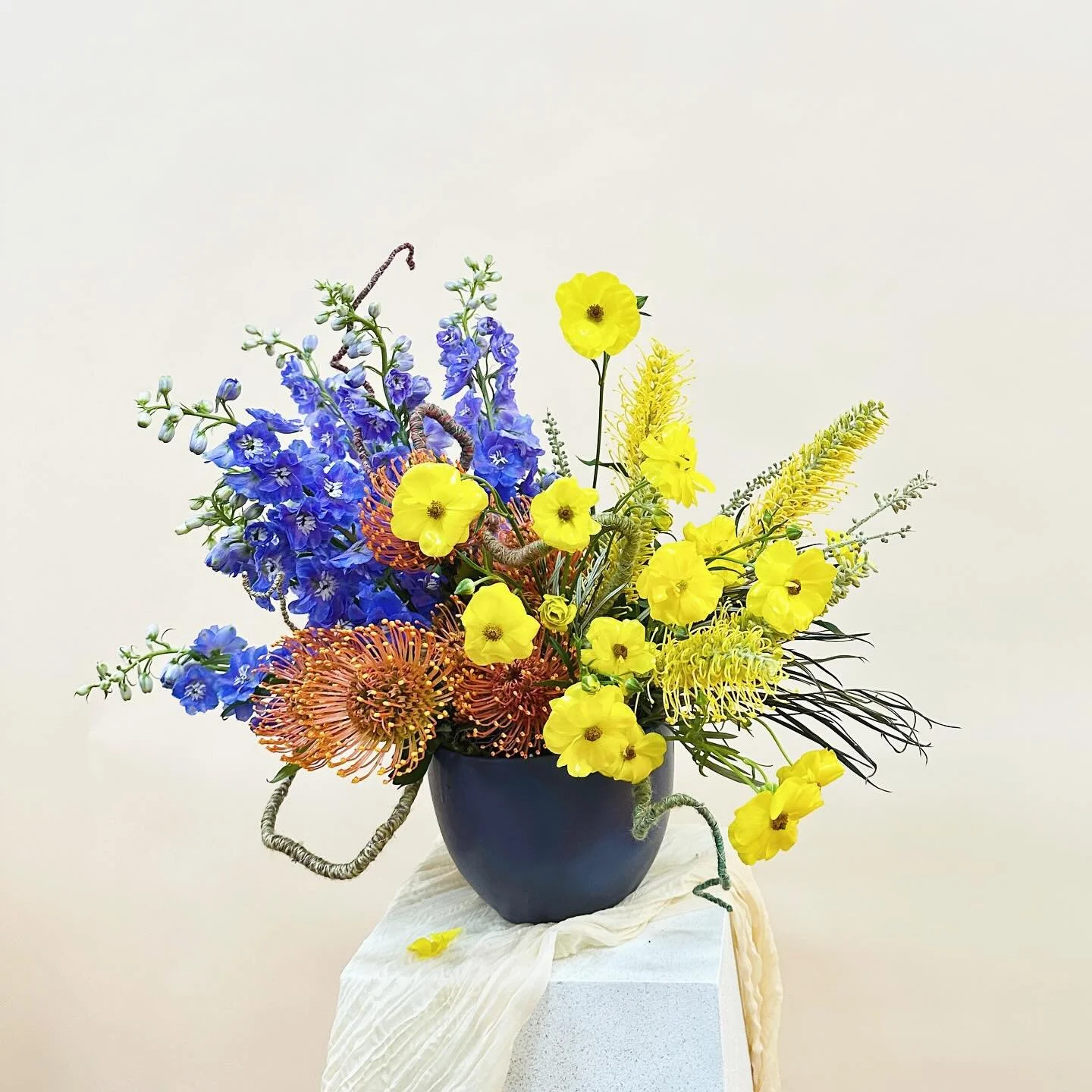 Haces magia cuando te expresas con flores 🌸
Logras que los colores hablen, que las manos fluyan y que el momento se vuelva pura inspiraci&oacute;n.

As&iacute; se vive cada taller en Floral Workshops ✨
Un espacio para ti, para explorar, aprender y f