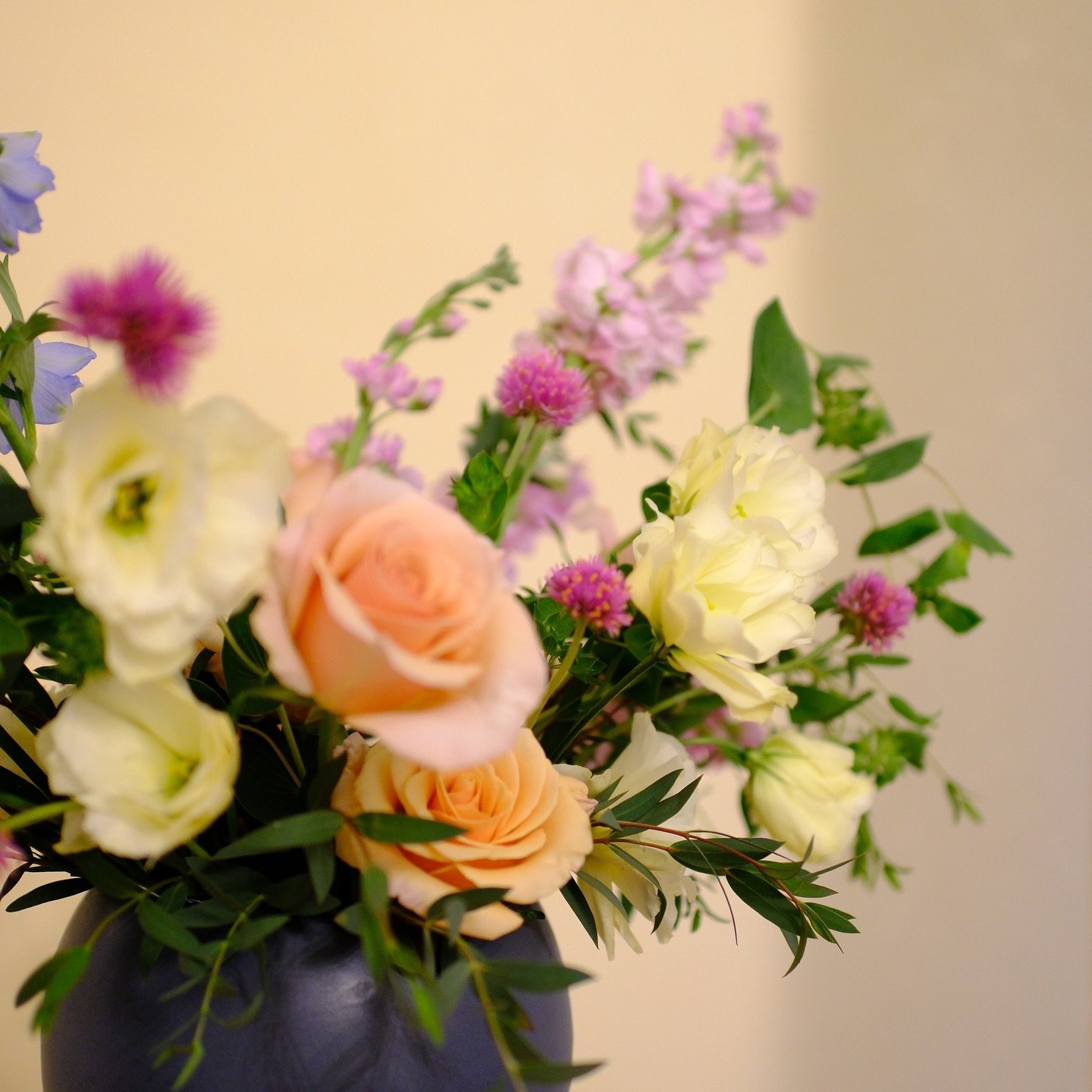 ✨ SER un dise&ntilde;ador floral es crear arte, es conectar con tus flores, contemplarlas, observarlas, respirar profundamente y analizarlas. 

Mas all&aacute; de solo hacer arreglos o amontonar flor. 

SER un dise&ntilde;ador floral es crear arte po