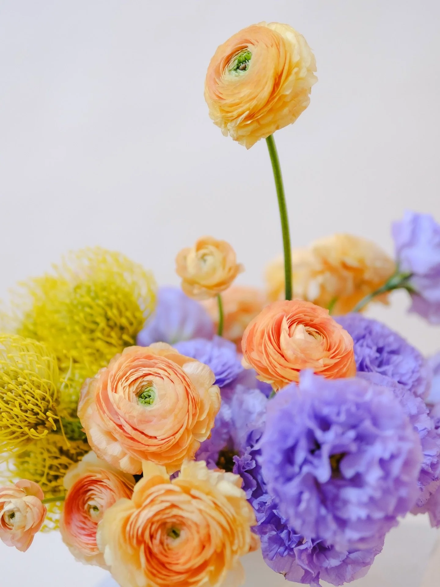 Colores que se equilibran, texturas que contrastan y cada flor colocada con intenci&oacute;n.
Un arreglo bien pensado no solo decora&hellip; transforma el espacio. ✨

#FloralWorkshops #Dise&ntilde;oFloral #FloresConIntenci&oacute;n