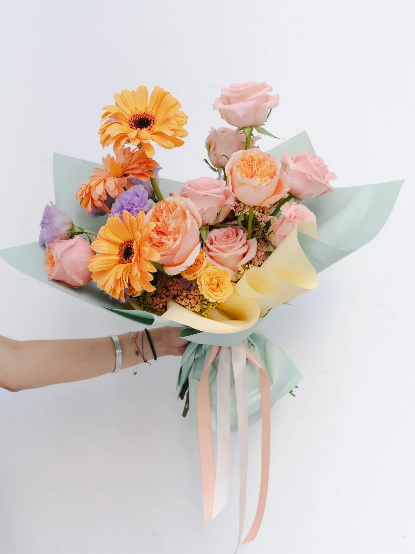 Que este D&iacute;a de las Madres no te tome por sorpresa 🌸

Ya puedes apartar tu arreglo y aprovechar nuestro
descuento Early Bird ✨

Creamos 3 opciones especiales, cada una con un estilo distinto, para que encuentres el arreglo perfecto para mam&a