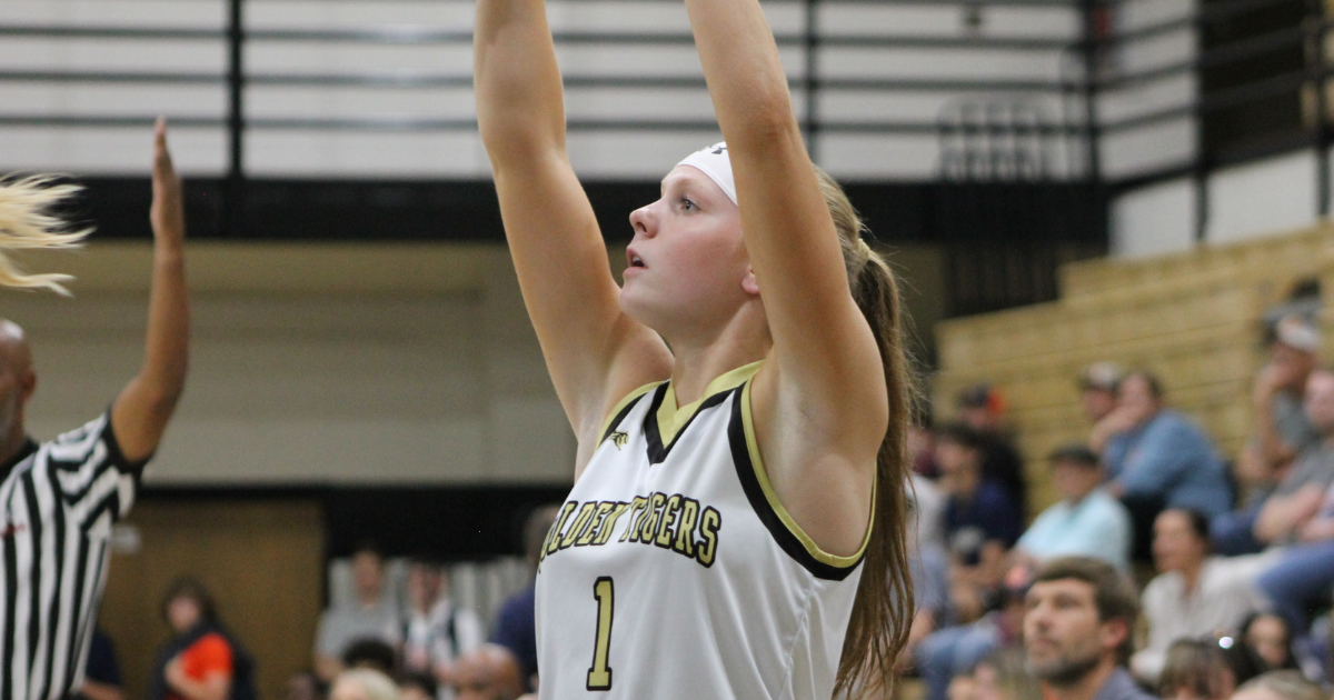 Russellville varsity girls win, boys fall at home against Fairview