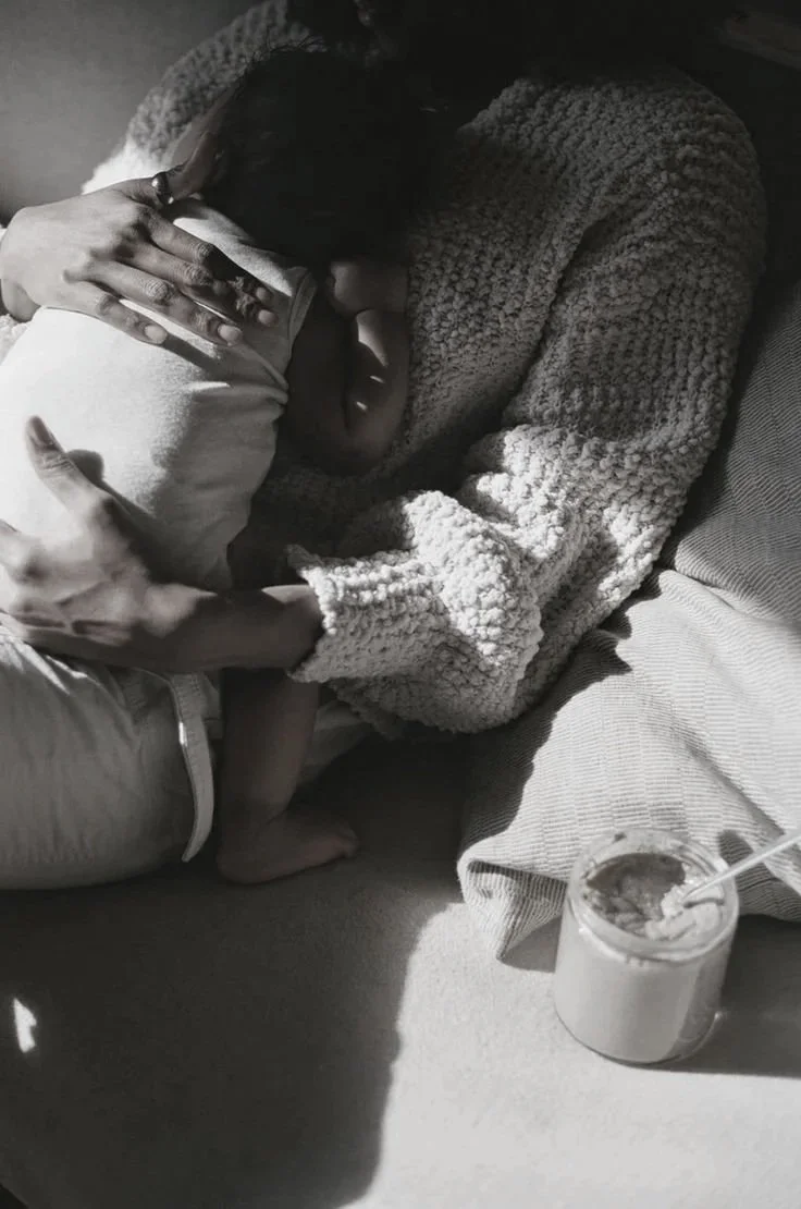 Postpartum doula offering guidance and newborn care in Calgary, Alberta