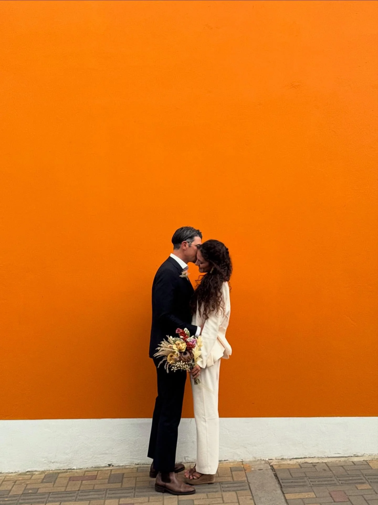 Un mese di matrimonio e abbiamo già capito tante cose:
– che il caffè del mattino lo fa chi si sveglia prima (quindi sempre  lei)
– che “metto io a posto” può voler dire anche “fra tre giorni”