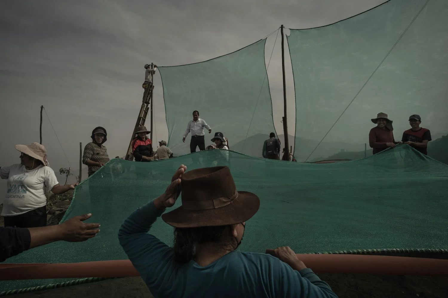 fog-nets-lima-desert-city-water-collection-alessandrocinque-innovative-sustainable-NationalGeographic
