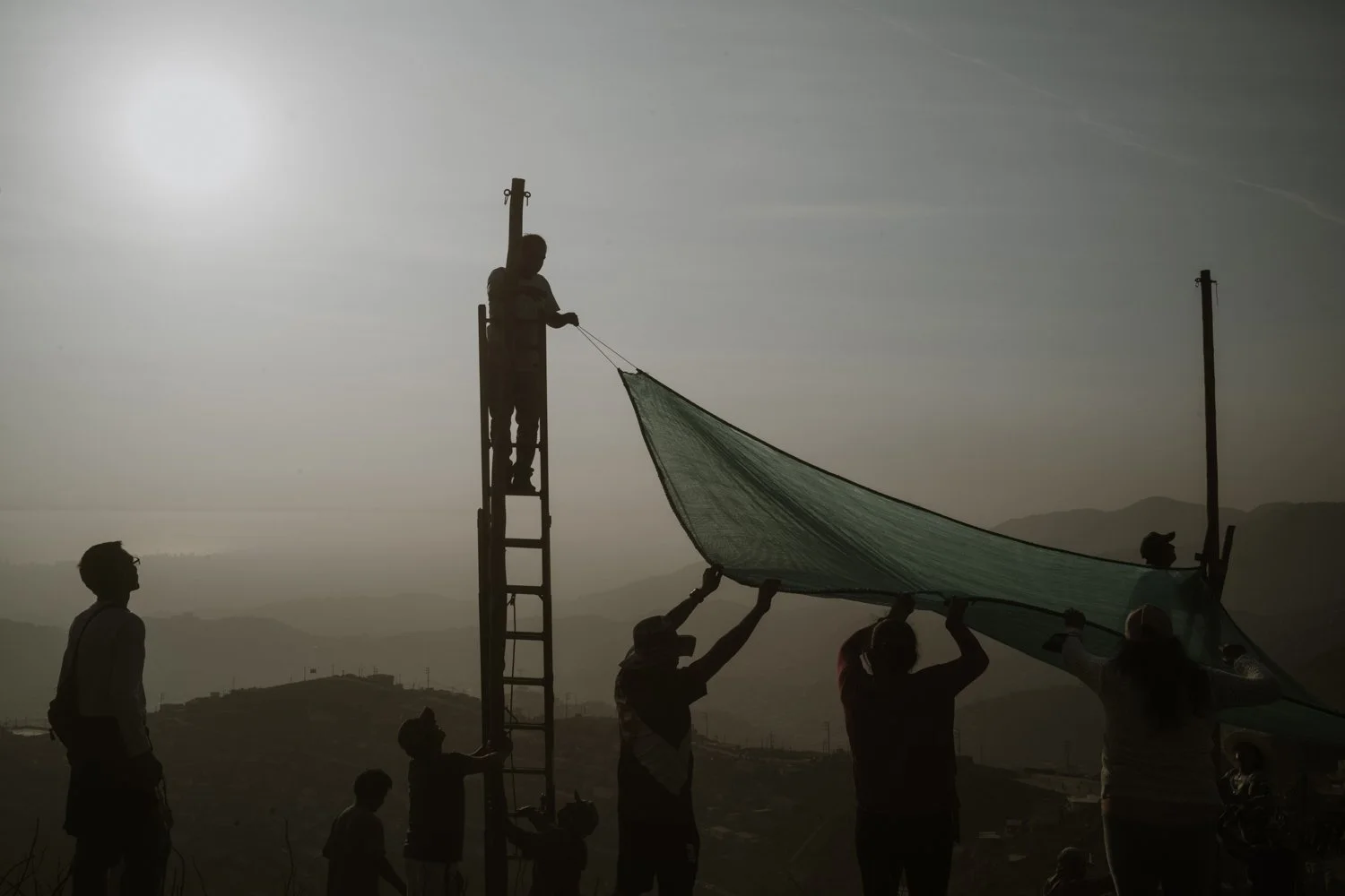 fog-nets-lima-desert-city-water-collection-alessandrocinque-innovative-sustainable-NationalGeographic