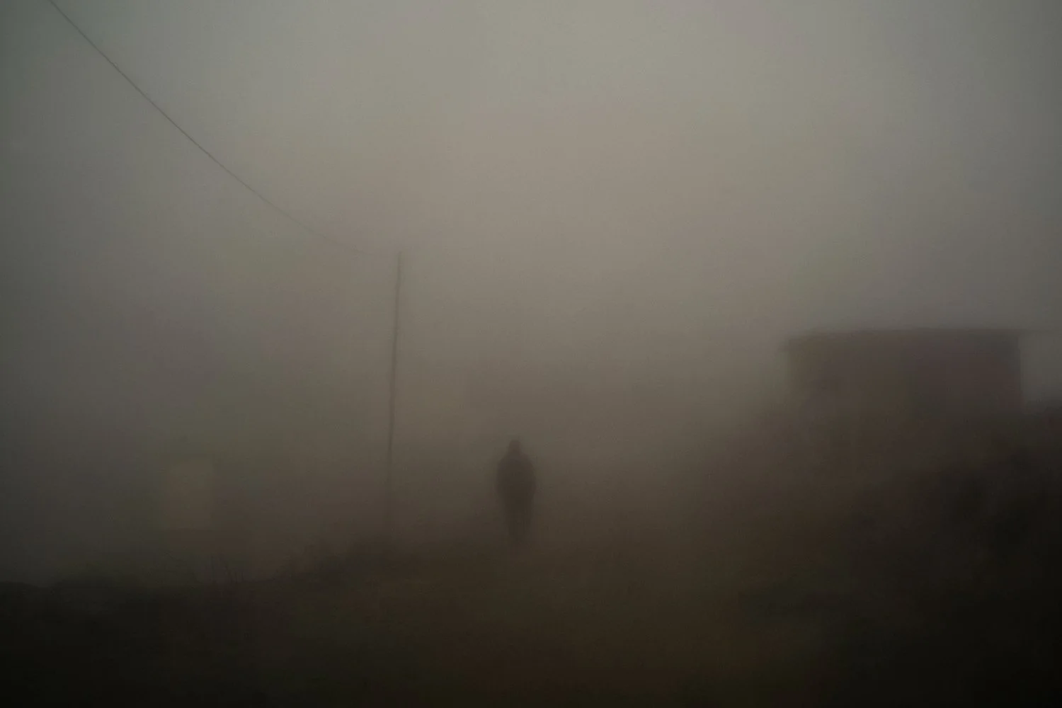 fog-nets-lima-desert-city-water-collection-alessandrocinque-innovative-sustainable-NationalGeographic