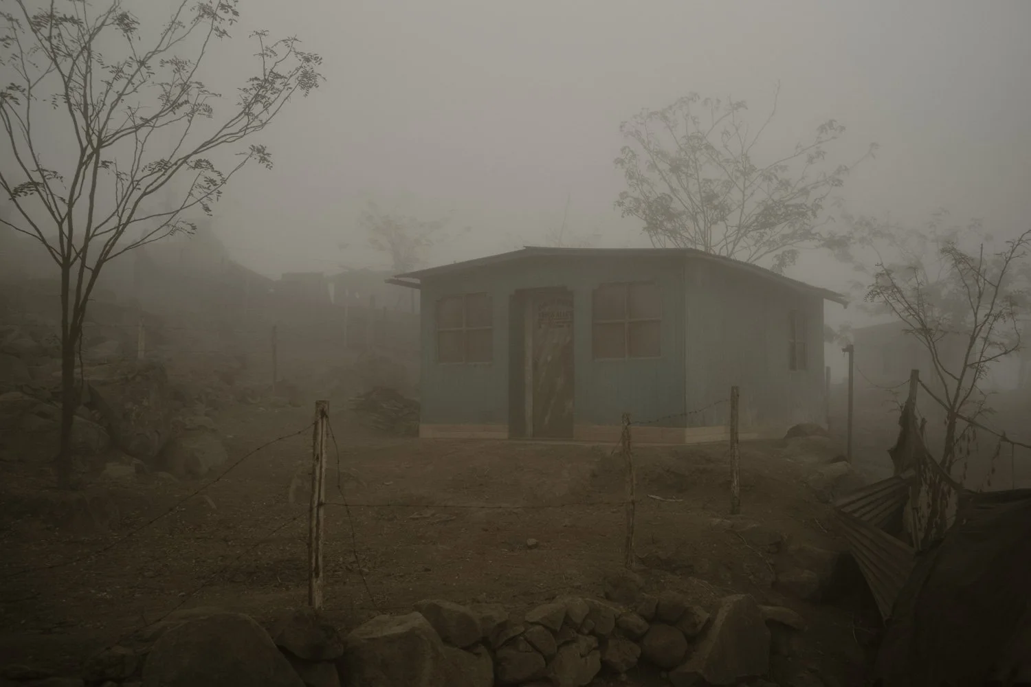 fog-nets-lima-desert-city-water-collection-alessandrocinque-innovative-sustainable-NationalGeographic