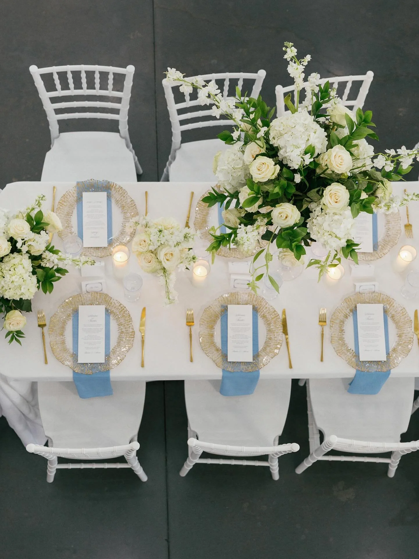 Picture perfect!!

@elisabethreidphotography 

#wedding #weddingflorals #weddingflowers #tablescapes #texaswedding