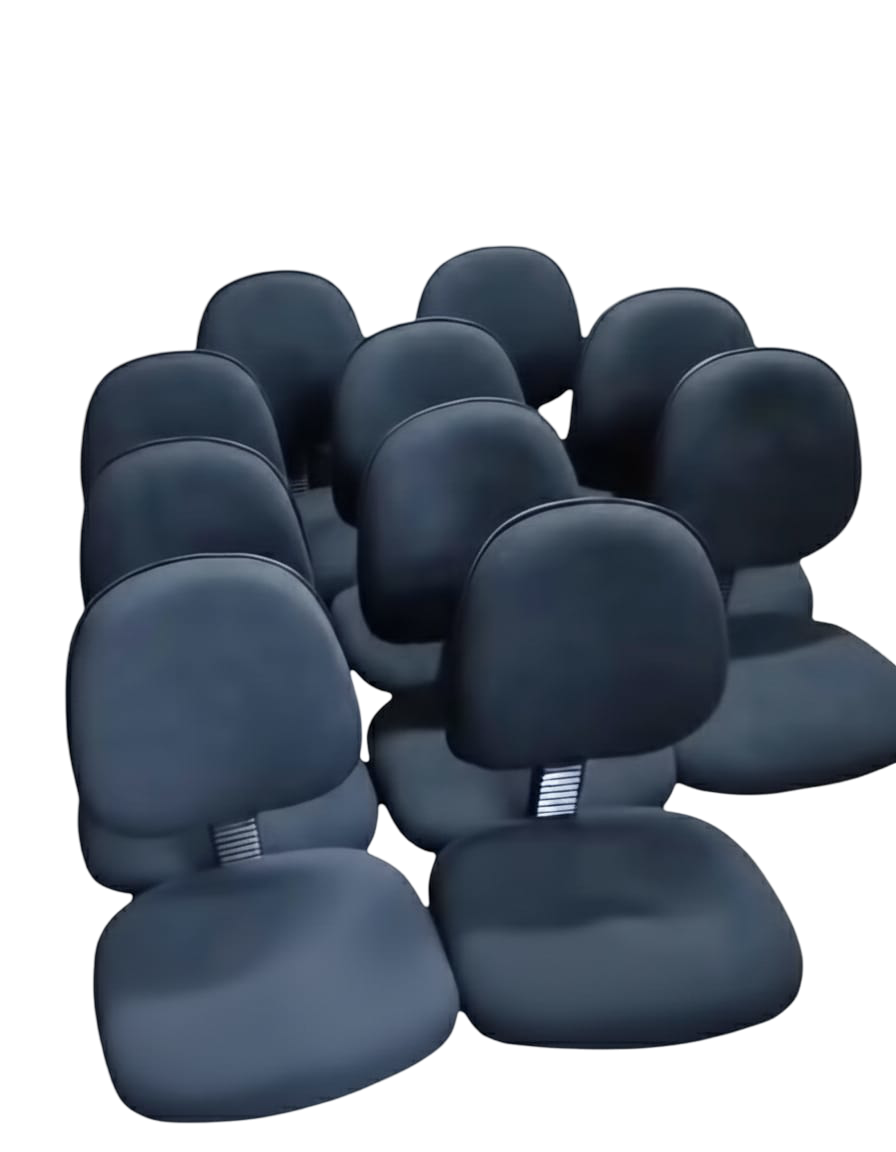 sillas de tela ESD negro agrupados en una formación compacta.