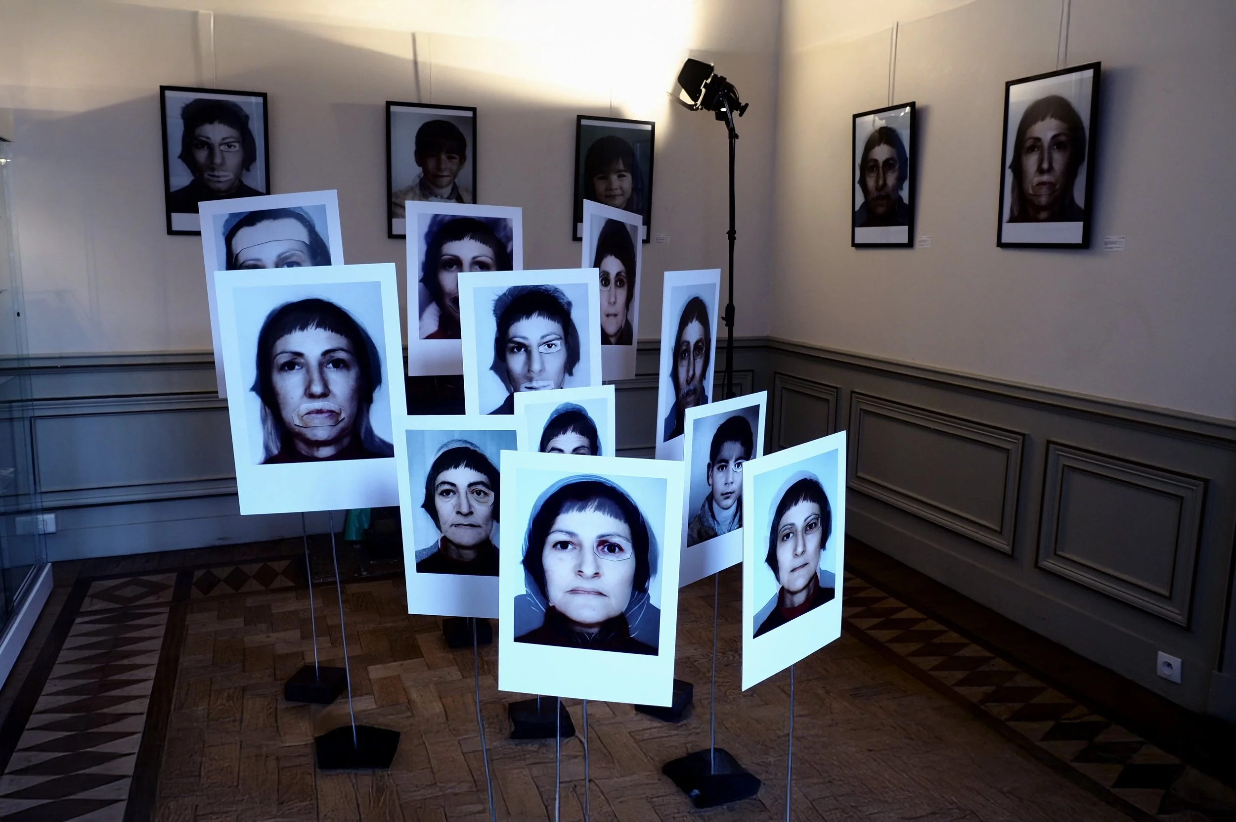 Le Jeu de cette famille, 2017, Commissaire d’exposition Karine Paoli
Mairie du 9ème arrondissement de Paris, France
