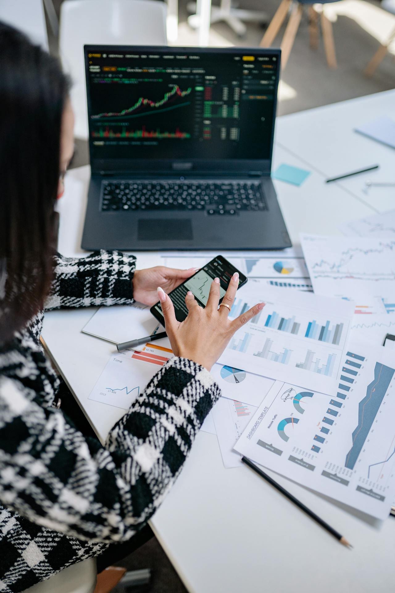 Custom Squarespace Template vs. Pre-Made: Which One Will Actually Grow Your Business?