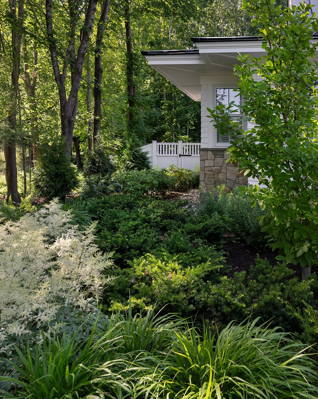 Oak Road Estate features a stunning inground pool, a modern barn-style farmhouse, and a beautifully cultivated garden. Designed by Sea Laurel Landscape Architecture, this property blends refined outdoor living with timeless New England charm.