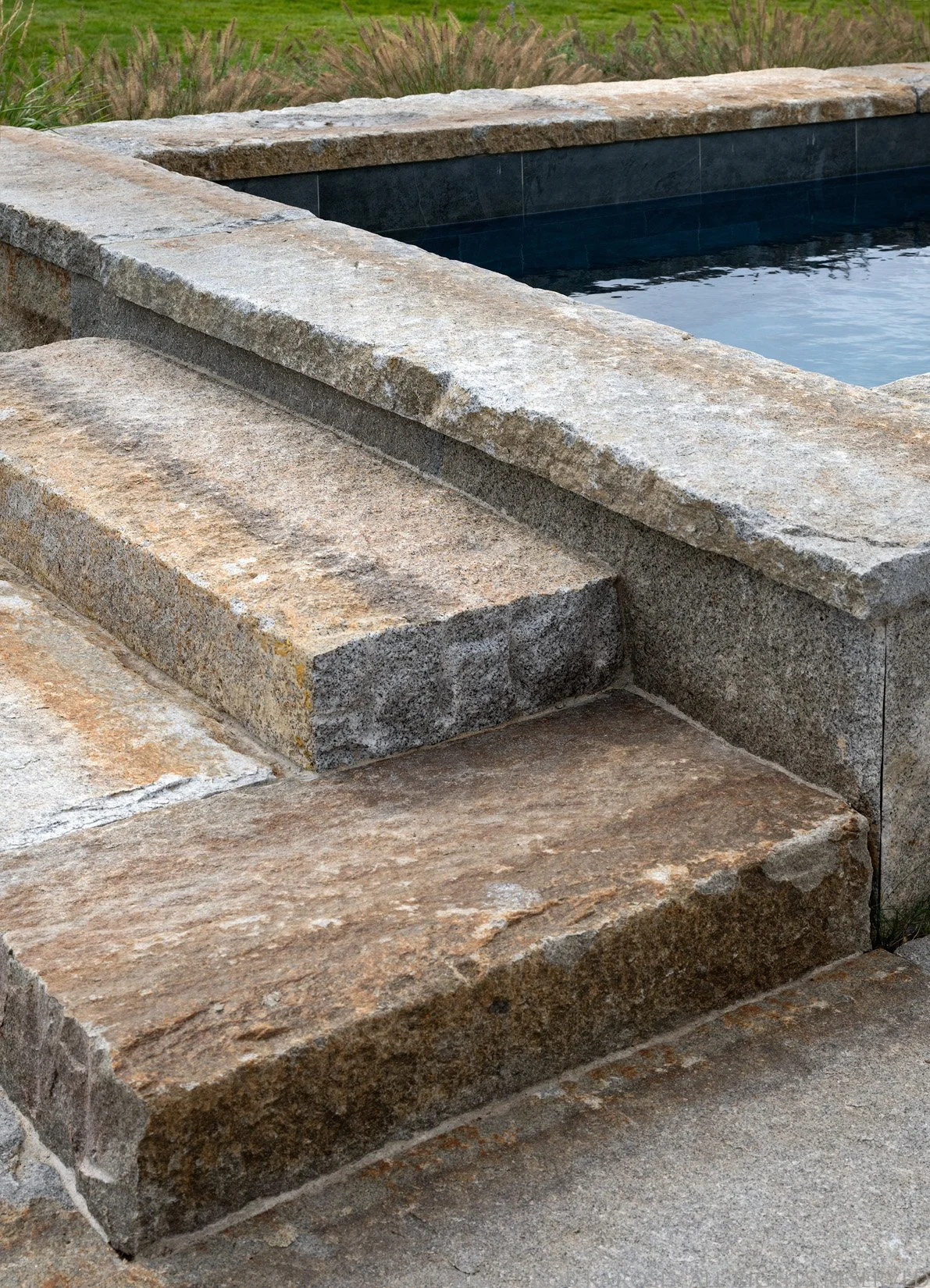 Meadow Residence features expansive meadowland, a beautifully integrated hardscape design, and a charming children’s playhouse. Thoughtfully crafted by Sea Laurel Landscape Architecture, this project blends natural New England beauty with functional,