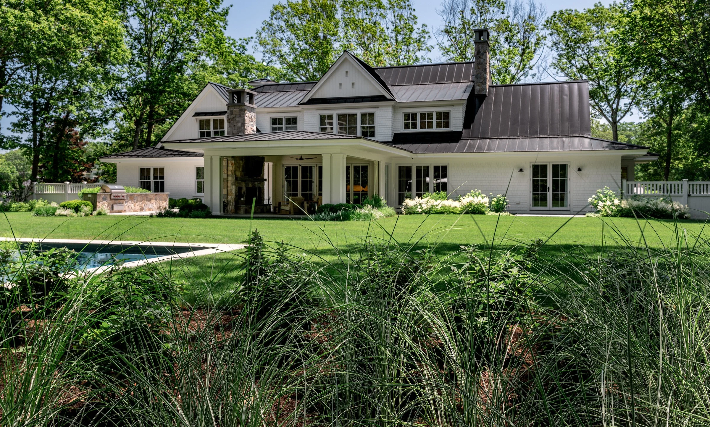 Oak Road Estate features a stunning inground pool, a modern barn-style farmhouse, and a beautifully cultivated garden. Designed by Sea Laurel Landscape Architecture, this property blends refined outdoor living with timeless New England charm.
