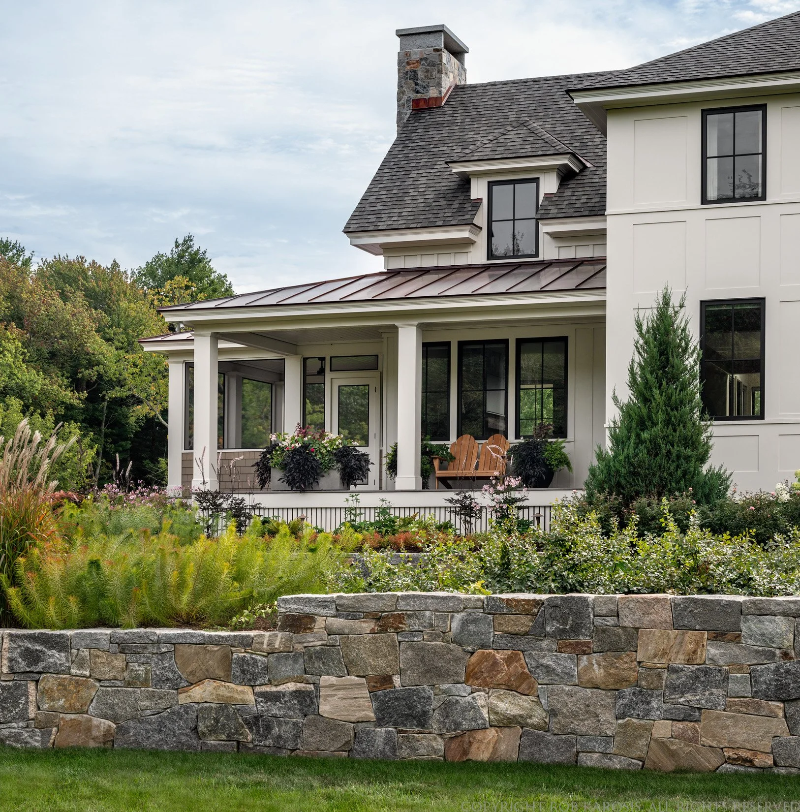 Meadow Residence features expansive meadowland, a beautifully integrated hardscape design, and a charming children’s playhouse. Thoughtfully crafted by Sea Laurel Landscape Architecture, this project blends natural New England beauty with functional,