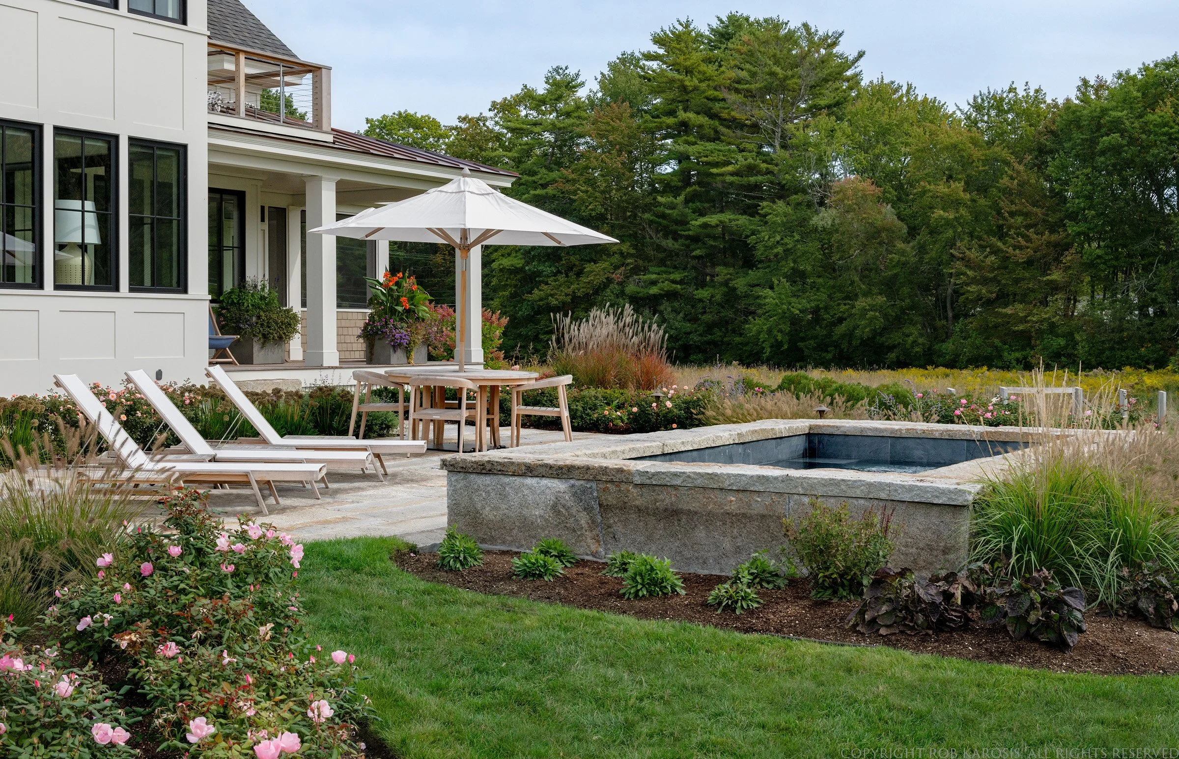 Meadow Residence features expansive meadowland, a beautifully integrated hardscape design, and a charming children’s playhouse. Thoughtfully crafted by Sea Laurel Landscape Architecture, this project blends natural New England beauty with functional,