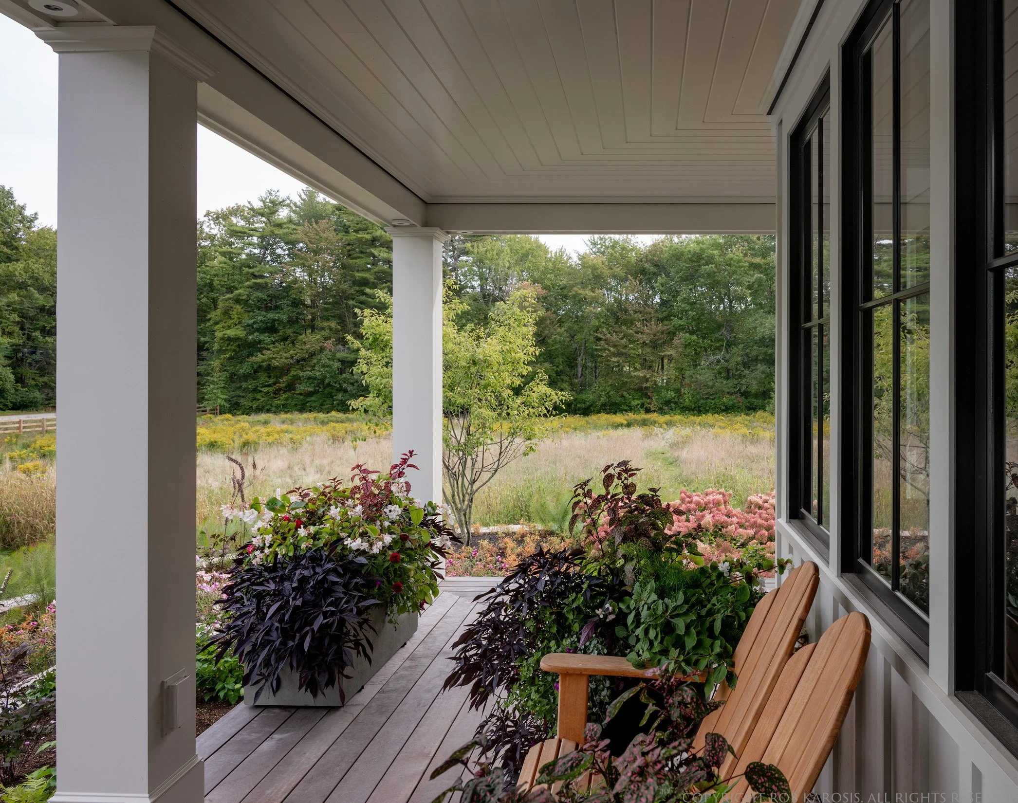 Meadow Residence features expansive meadowland, a beautifully integrated hardscape design, and a charming children’s playhouse. Thoughtfully crafted by Sea Laurel Landscape Architecture, this project blends natural New England beauty with functional,