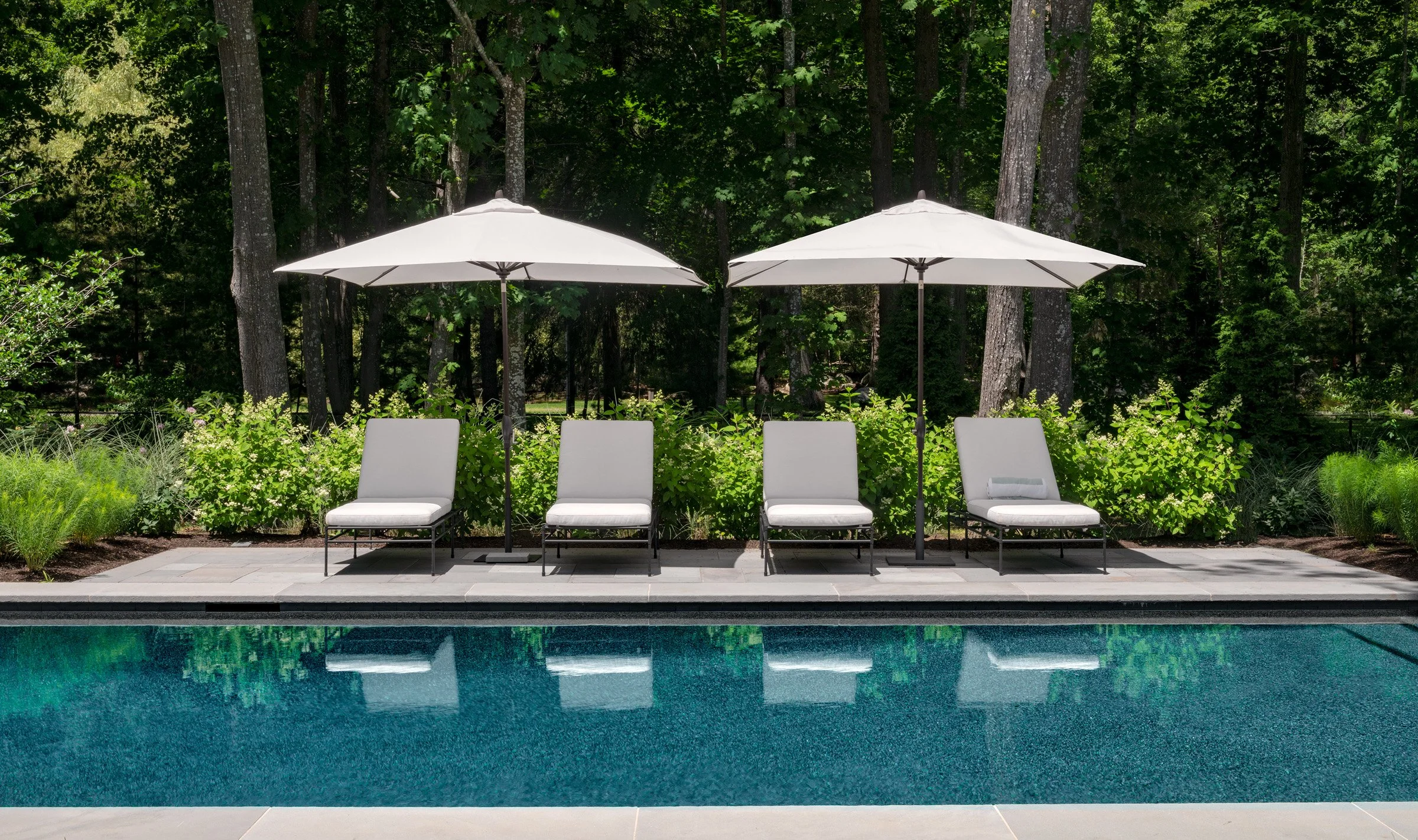 Oak Road Estate features a stunning inground pool, a modern barn-style farmhouse, and a beautifully cultivated garden. Designed by Sea Laurel Landscape Architecture, this property blends refined outdoor living with timeless New England charm.