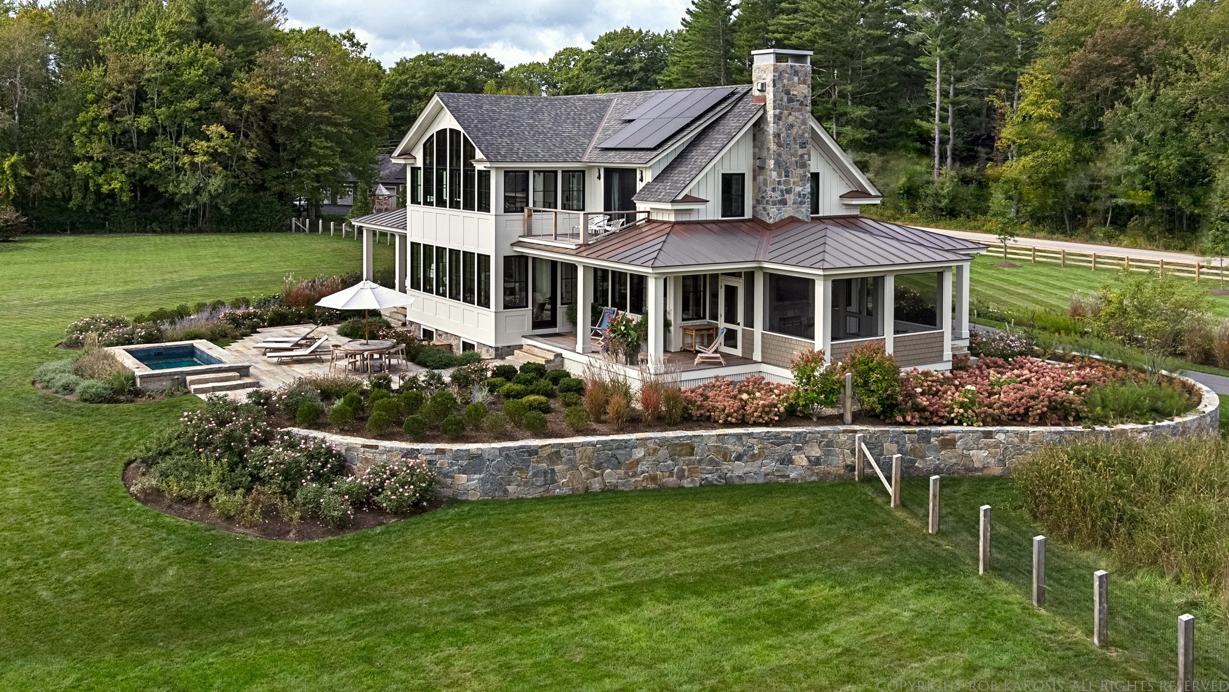 Meadow Residence features expansive meadowland, a beautifully integrated hardscape design, and a charming children’s playhouse. Thoughtfully crafted by Sea Laurel Landscape Architecture, this project blends natural New England beauty with functional,
