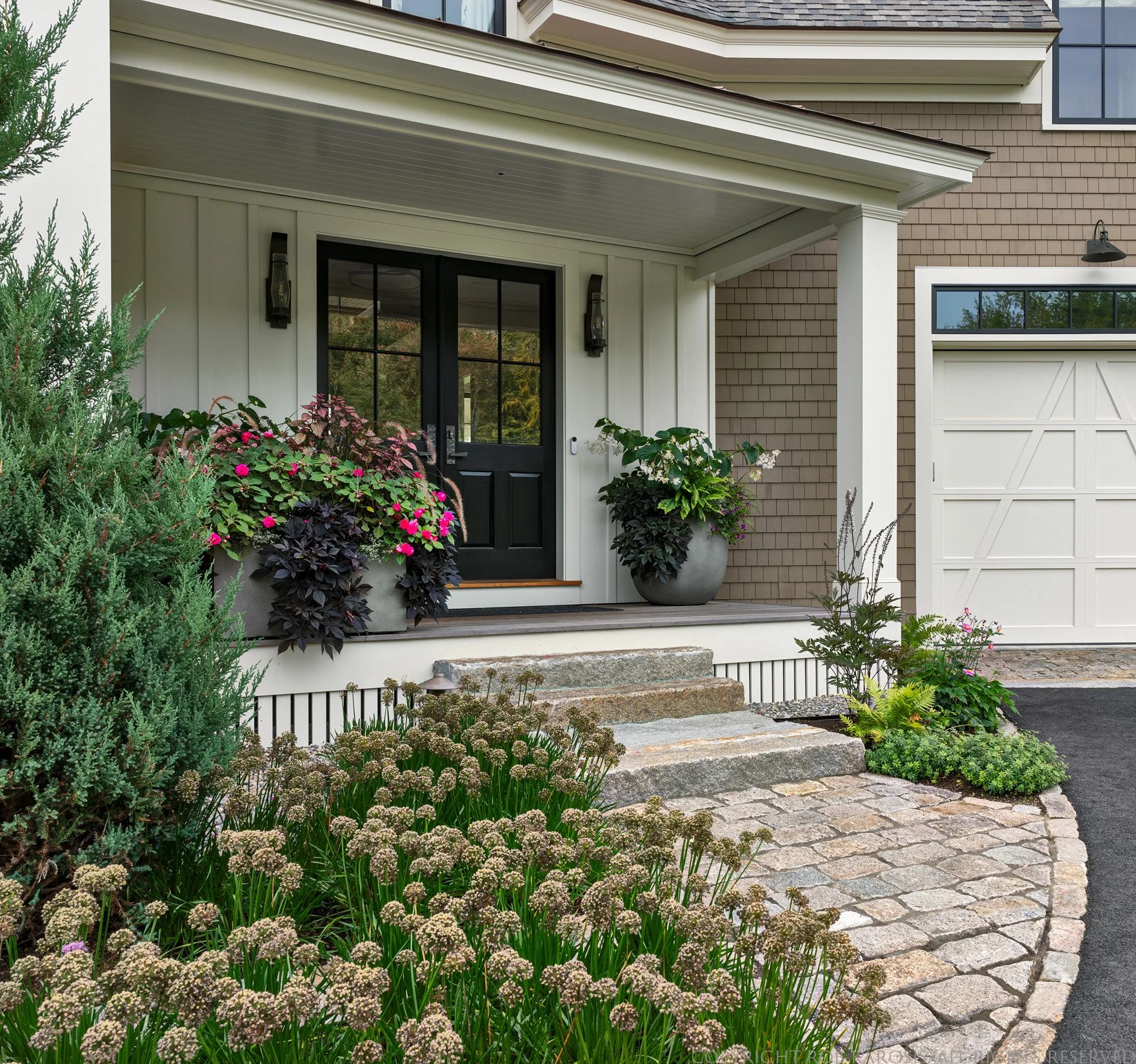 Meadow Residence features expansive meadowland, a beautifully integrated hardscape design, and a charming children’s playhouse. Thoughtfully crafted by Sea Laurel Landscape Architecture, this project blends natural New England beauty with functional,