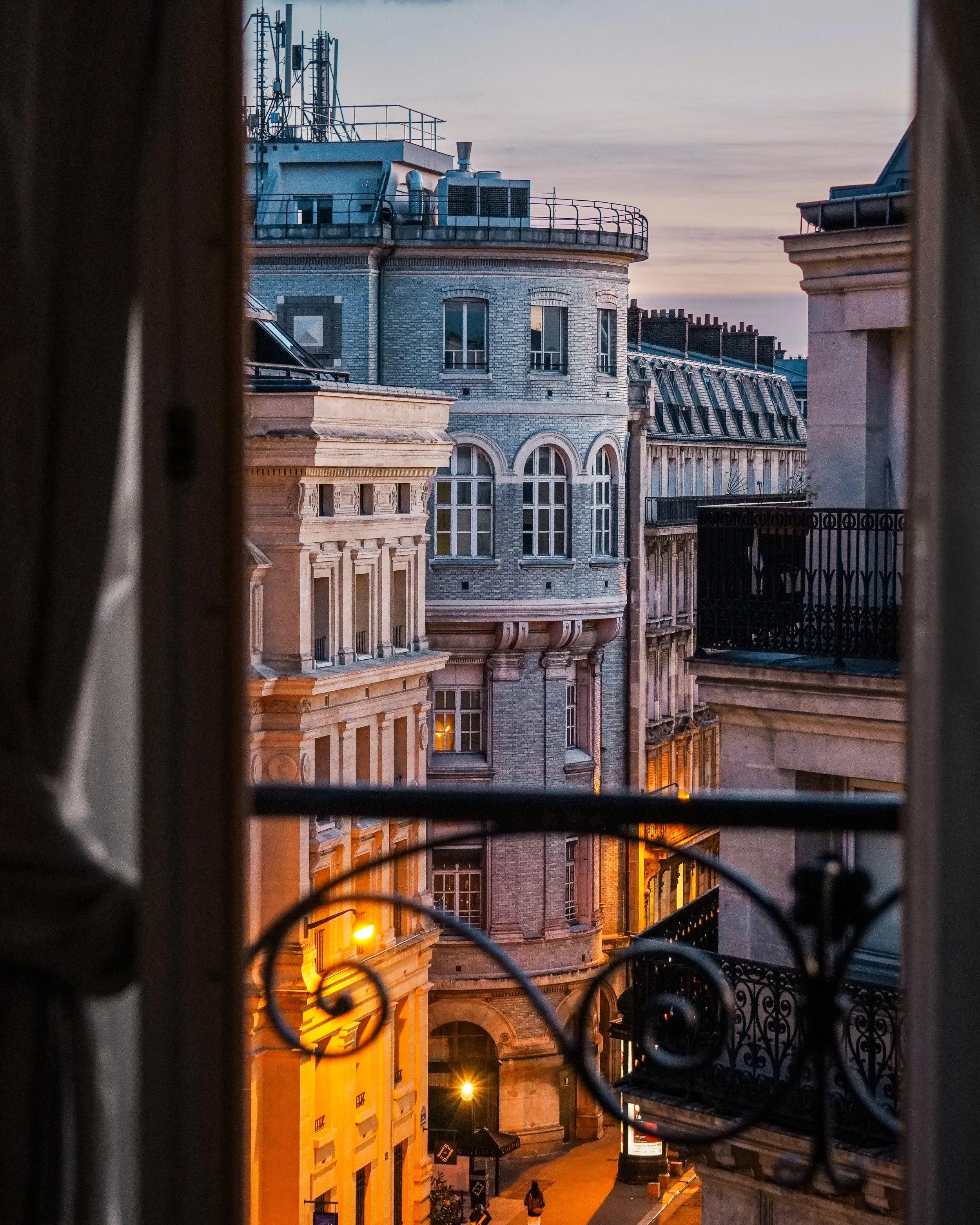 Rue du Louvre - 11.jpg