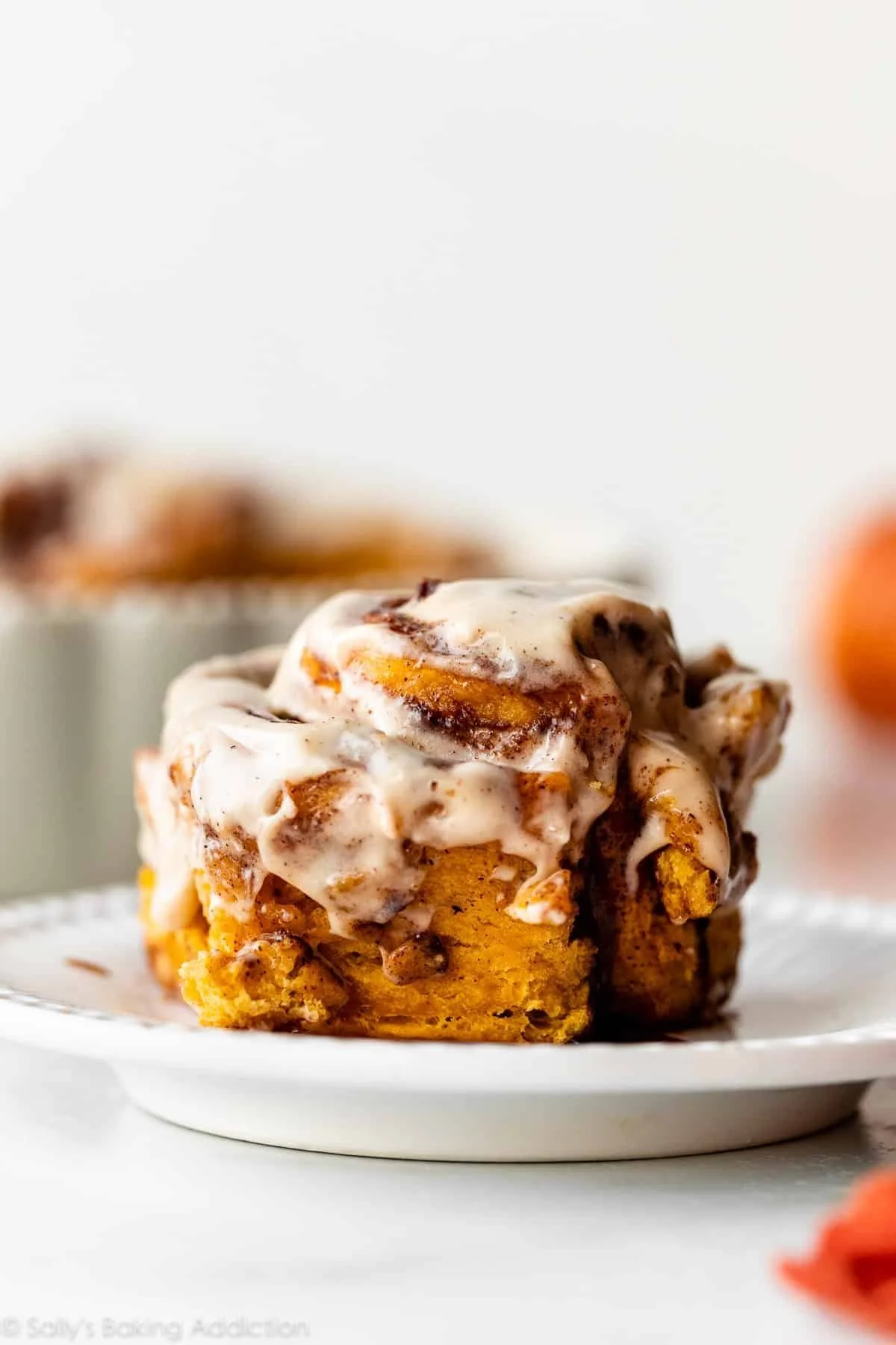 pumpkin-cinnamon-roll.jpg