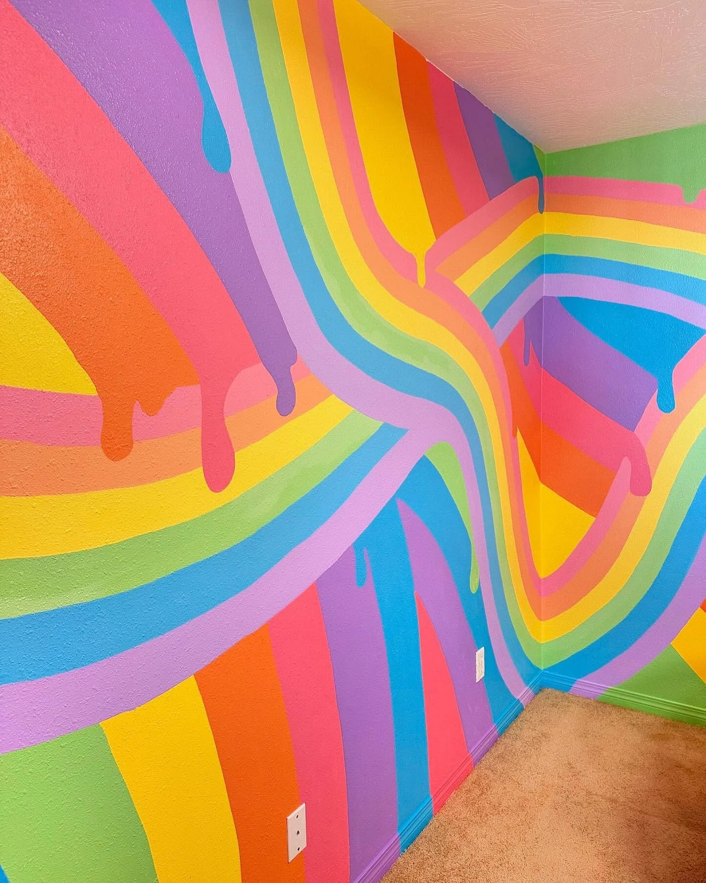 Rainbow walls 🩷🧡💛💚💙💜 #murals #muralart #eugeneoregon #painting #artist