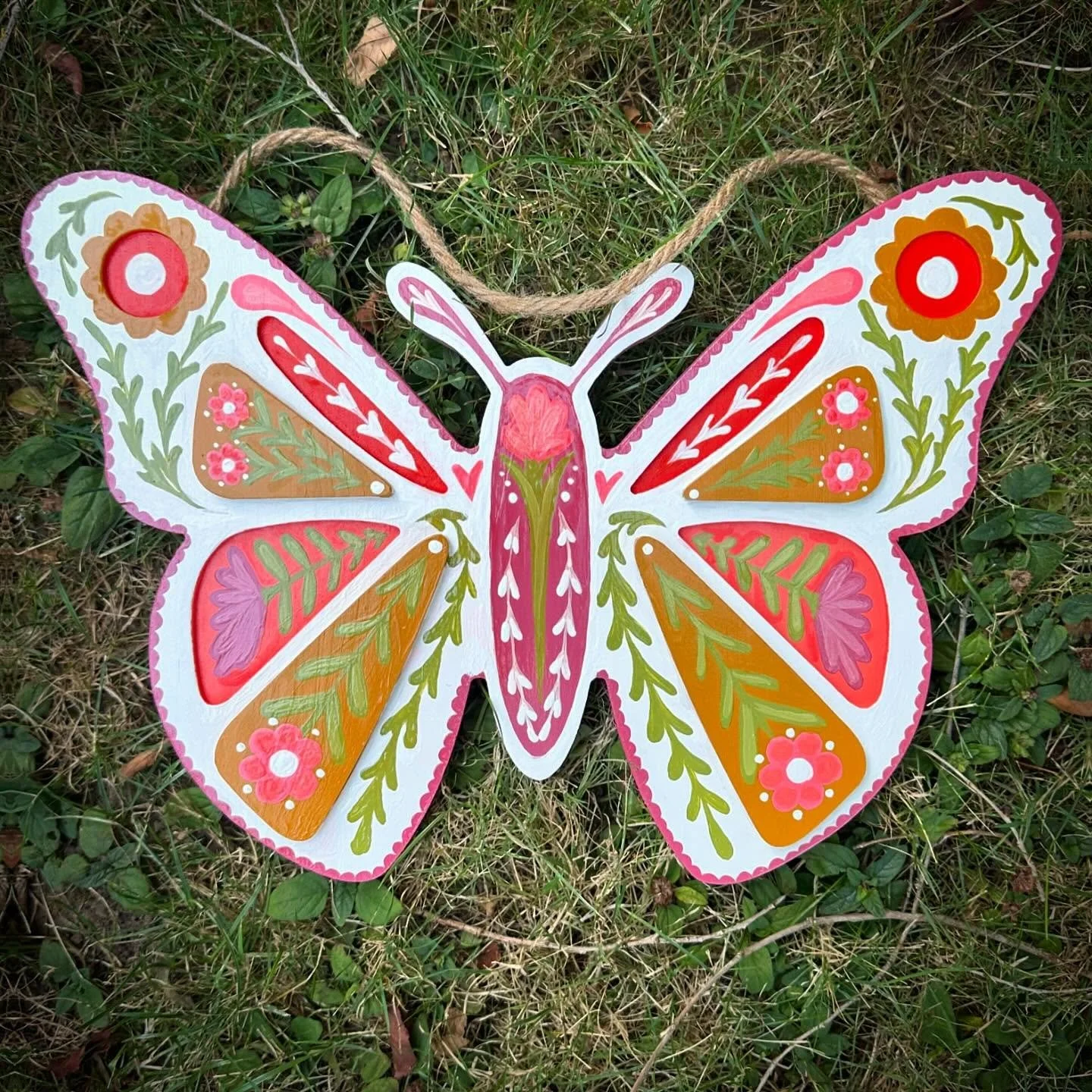 I had so much fun painting this butterfly for my favorite little fairy @maria_chaya_ball 🦋💗✨

#painting #artist #arctlcpainting #art