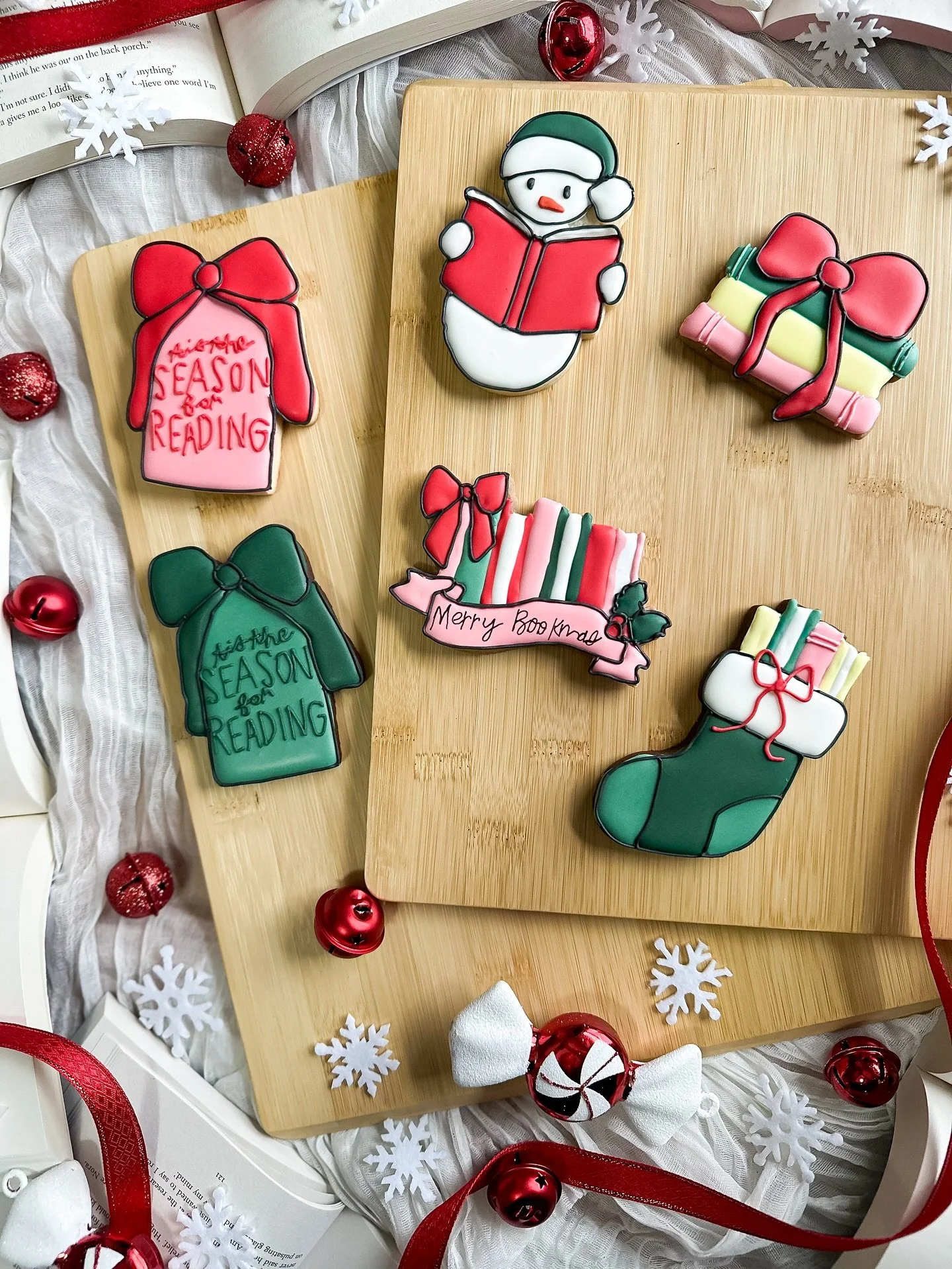 @sugarandspicebookco Bookish Holiday Market Prep🎄☃️ 

Sneak peek of a few designs you&rsquo;ll see at my booth🤭

Sugar cookie flavors:
Vanilla 
Chocolate
Snickerdoodle
Gingerbread 

🏷️
#books #bookstagrammer #bookmas #christmascookies #bookisheven