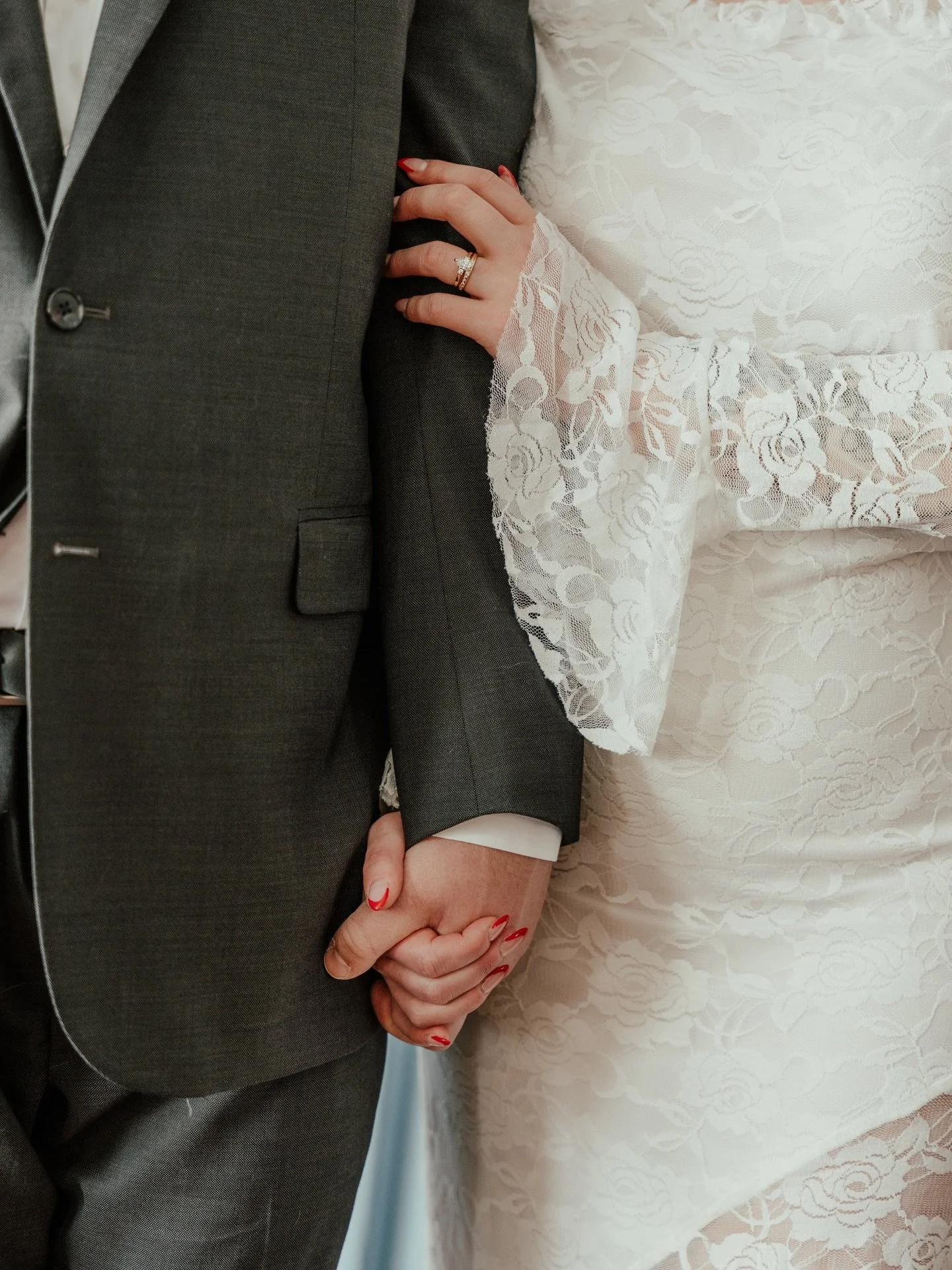 Happy Valentine&rsquo;s Day! We are so lucky to capture such love ❤️

@jord_mastro @zinna.photography @beautybylaurieann