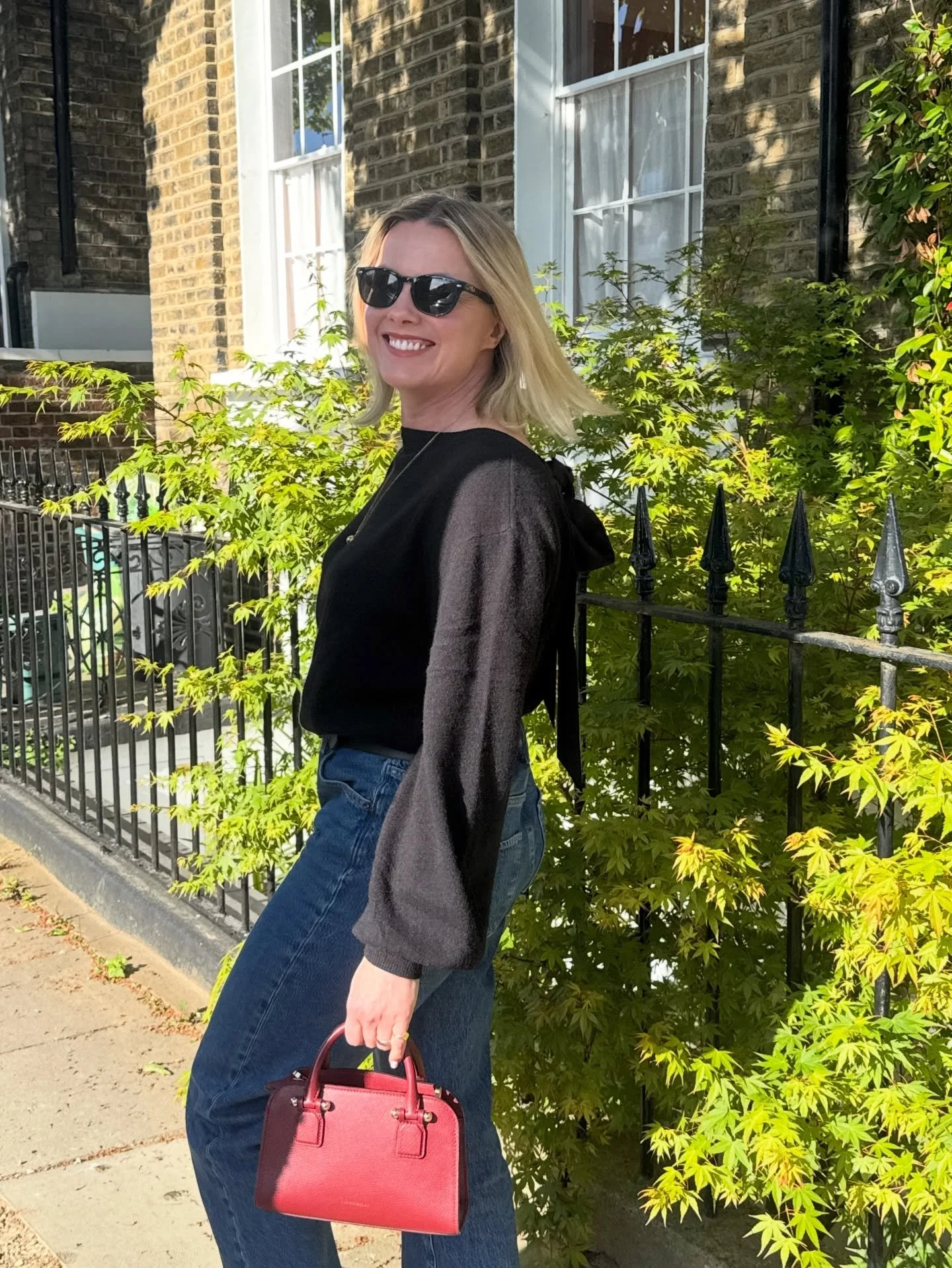 💛 Some favourite things and favourite people I&rsquo;ve loved of late 🥰✨

1 Off out in the sun wearing @sineadkearythelabel @racheljacksonjewellery and my gorgeous @strathberry 👜 The Georgia Mini 🫶

2 celebrating with @paulainsw6rth and @josiegib
