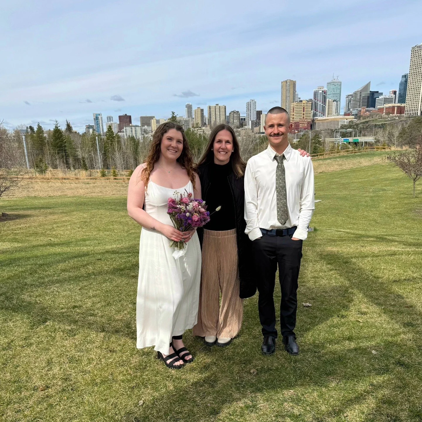 I love all weddings big and small but the best of all might be the ones with an element of surprise 🤗 Thanks for letting me be part of this beautiful moment last weekend H &amp; M!