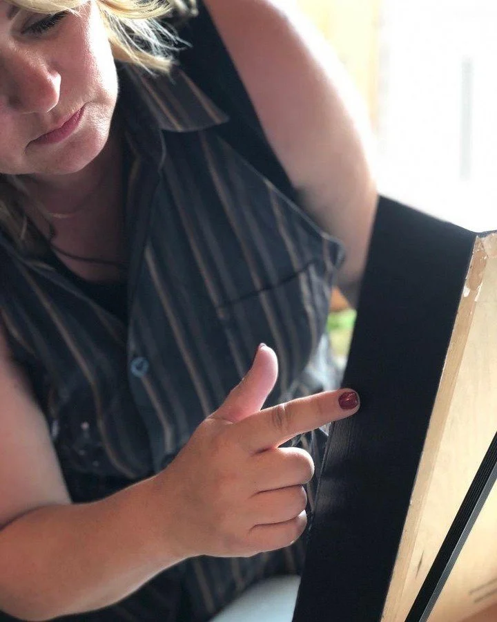 How does a commission actually work? 🔑

Here's the real deal&mdash;step by step.

**Step 1: Reach out**
DM me or email theresa@eisenbarth.ca with what you're dreaming of. A room you want to fill? A memory you want to hold onto? I'm all ears.

**Step