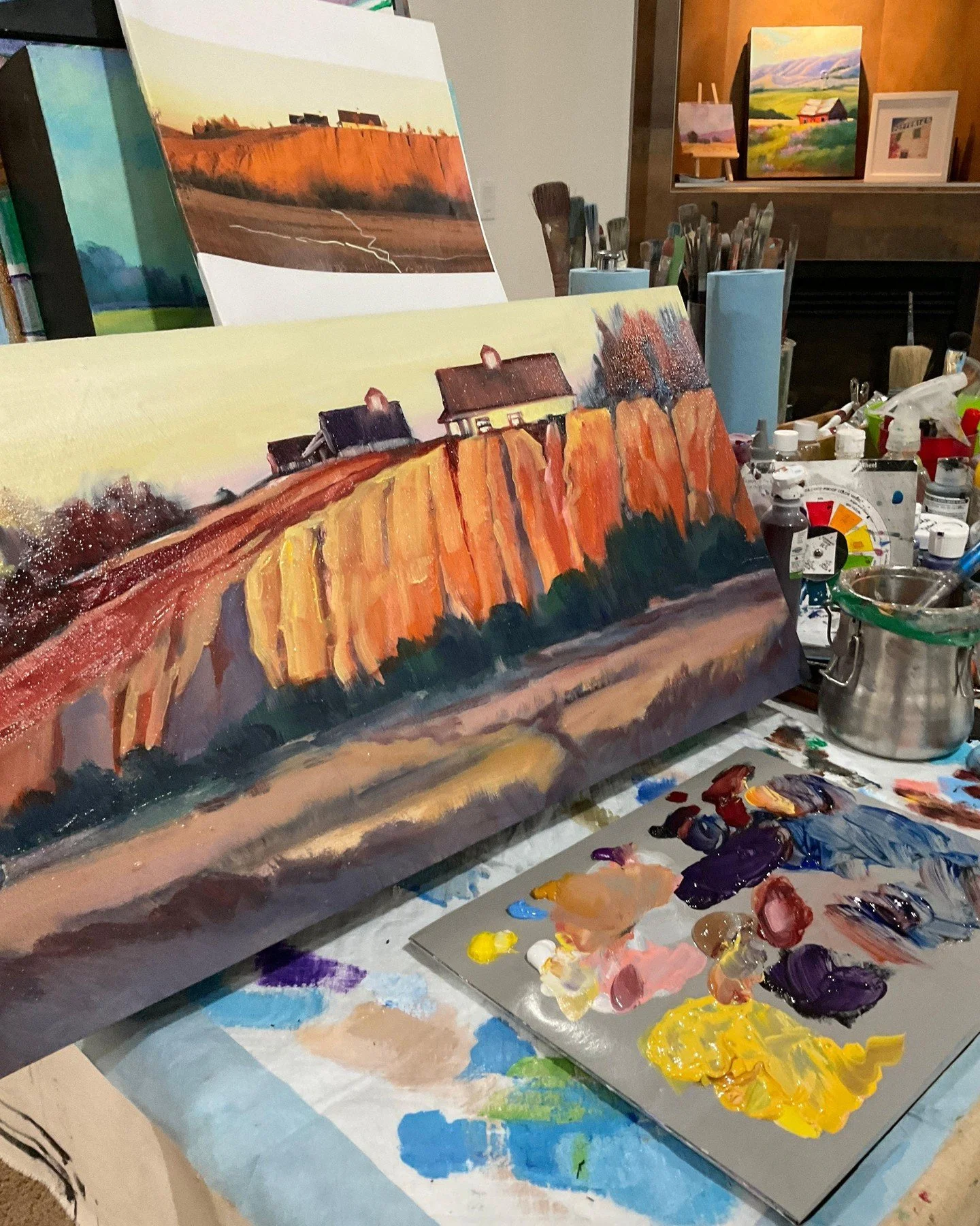 If you've driven through Medicine Hat's coulees, you KNOW this view 🧡

Experimenting with oils on this 12x24" and honestly? Still learning this medium. But I'm obsessed with how the colours blend differently than acrylics.

Planning to repaint 
