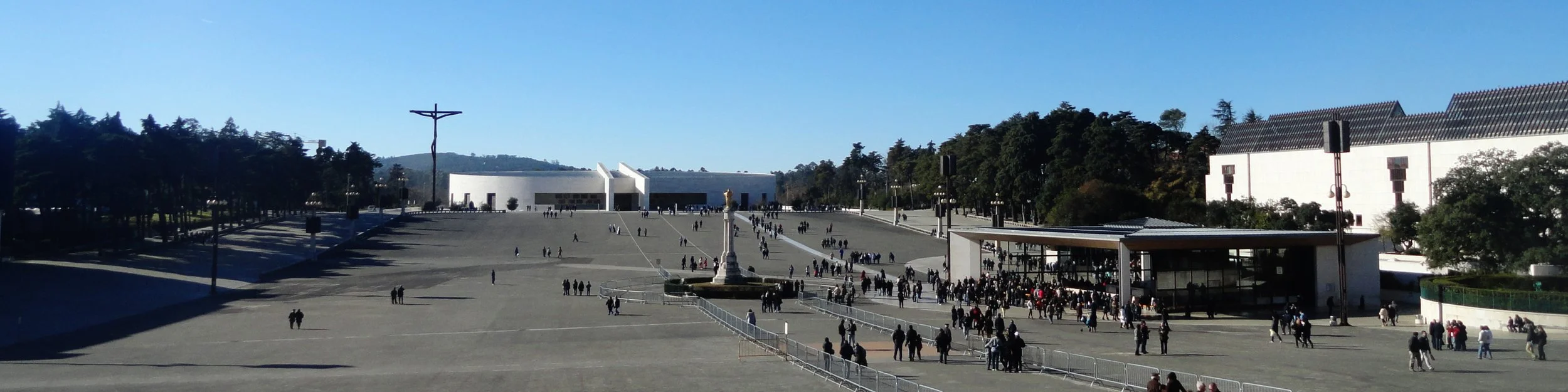 Fatima_Portugal_(24042423493)_2.jpg