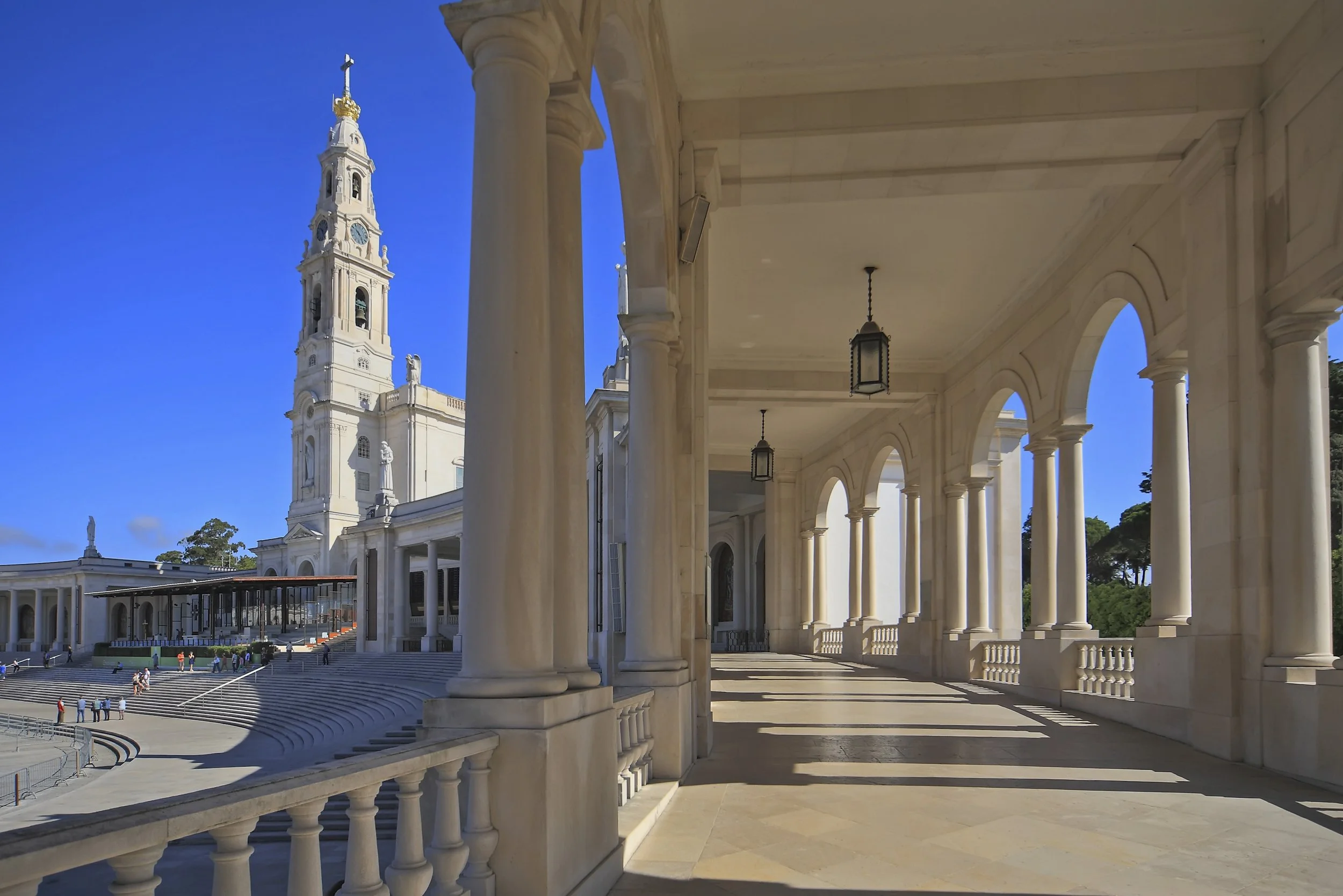 Santuario_de_Fátima._Portugal_(cropped).jpg